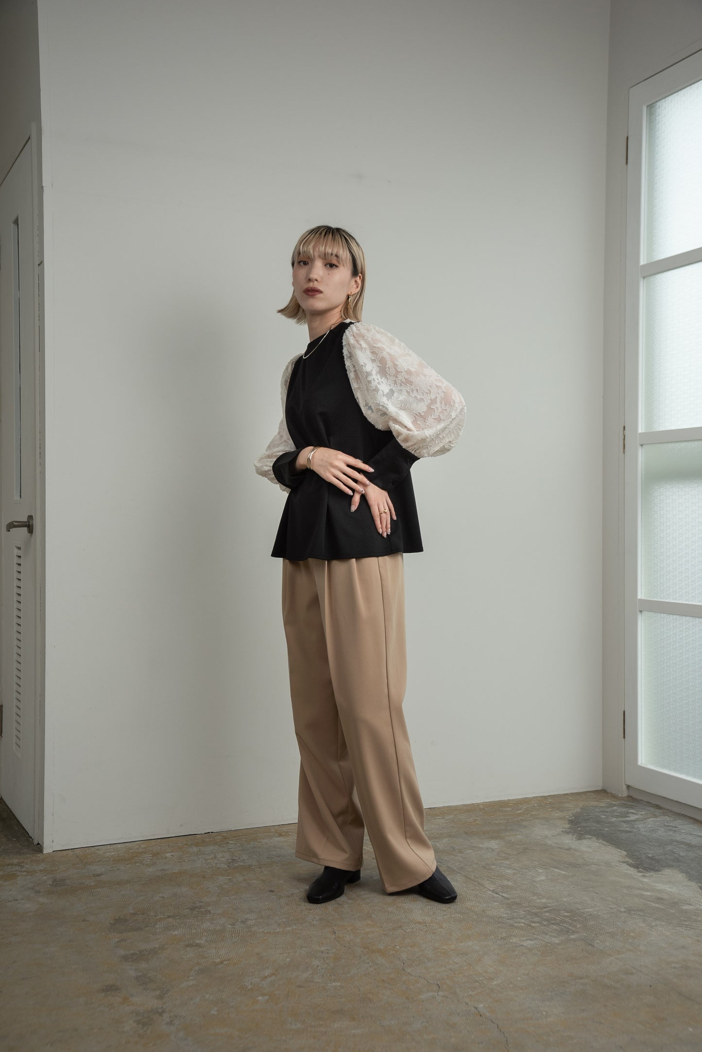 jacquard lace volume sleeve tuck blouse
