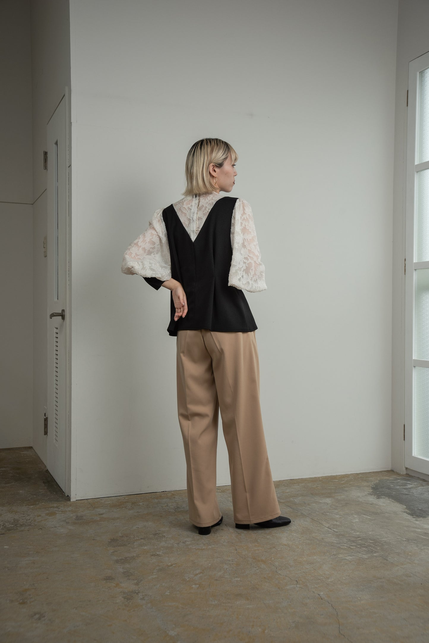 jacquard lace volume sleeve tuck blouse