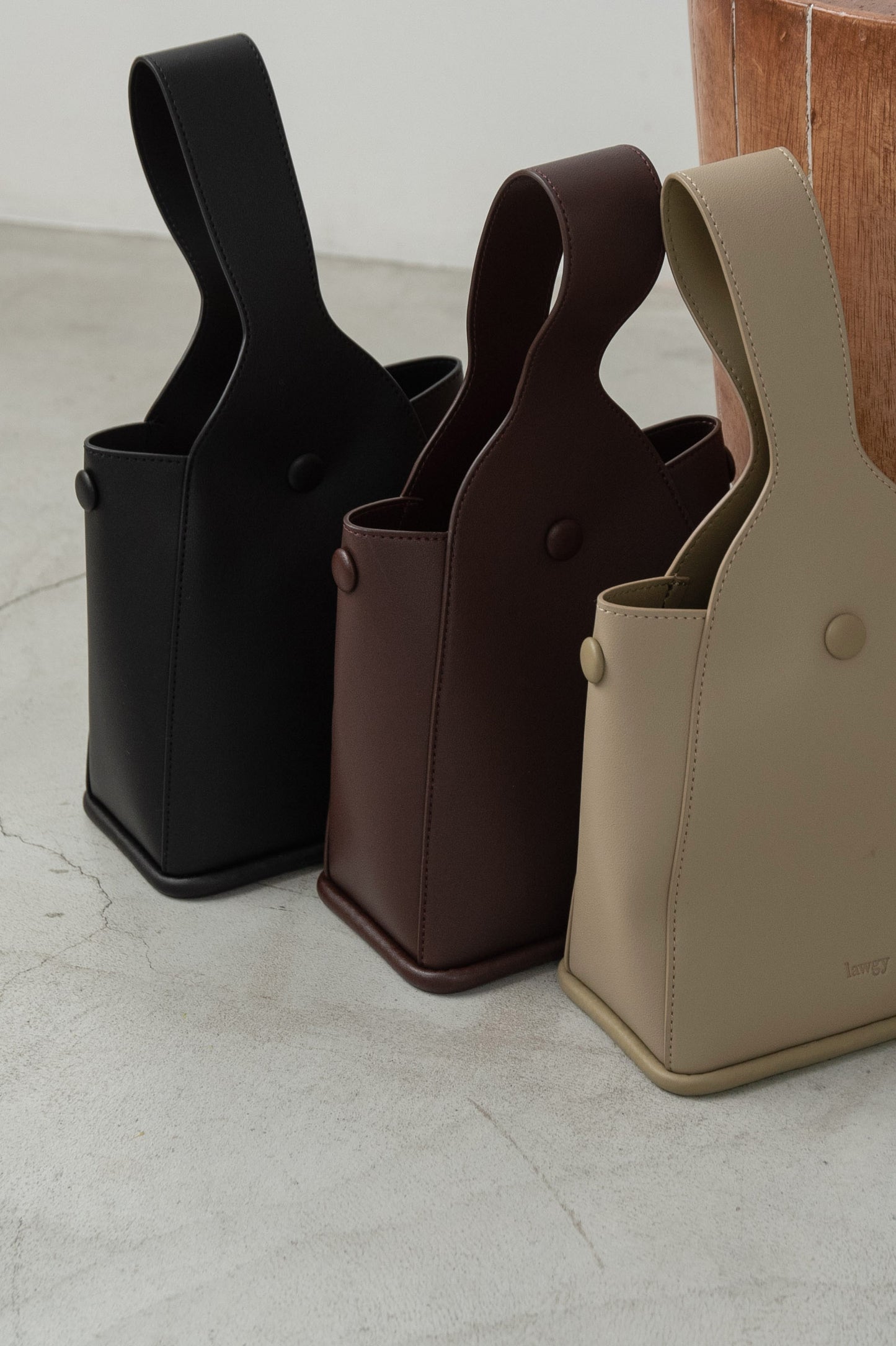 one handle button arrange bag