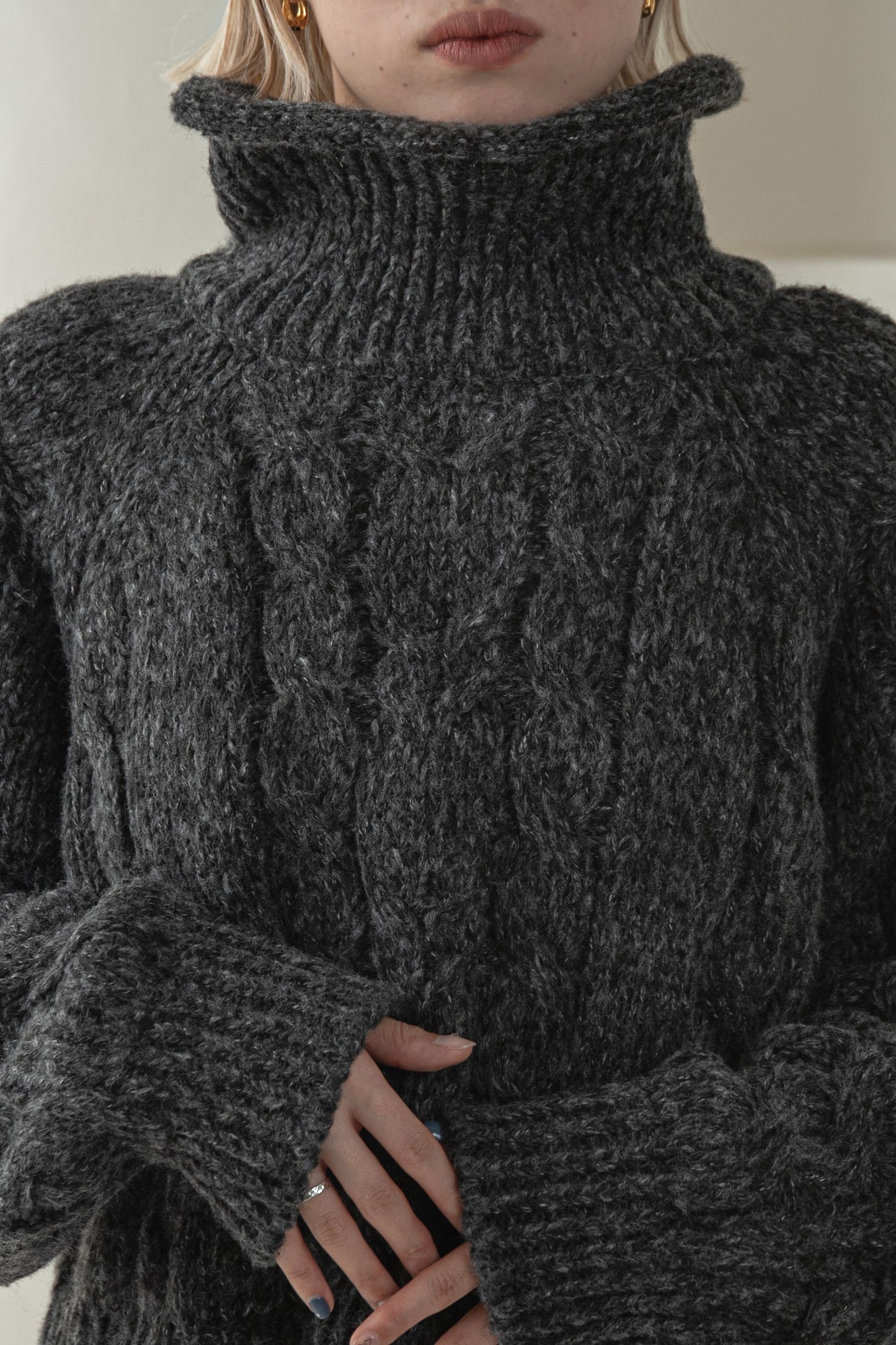mix yarn cable knit