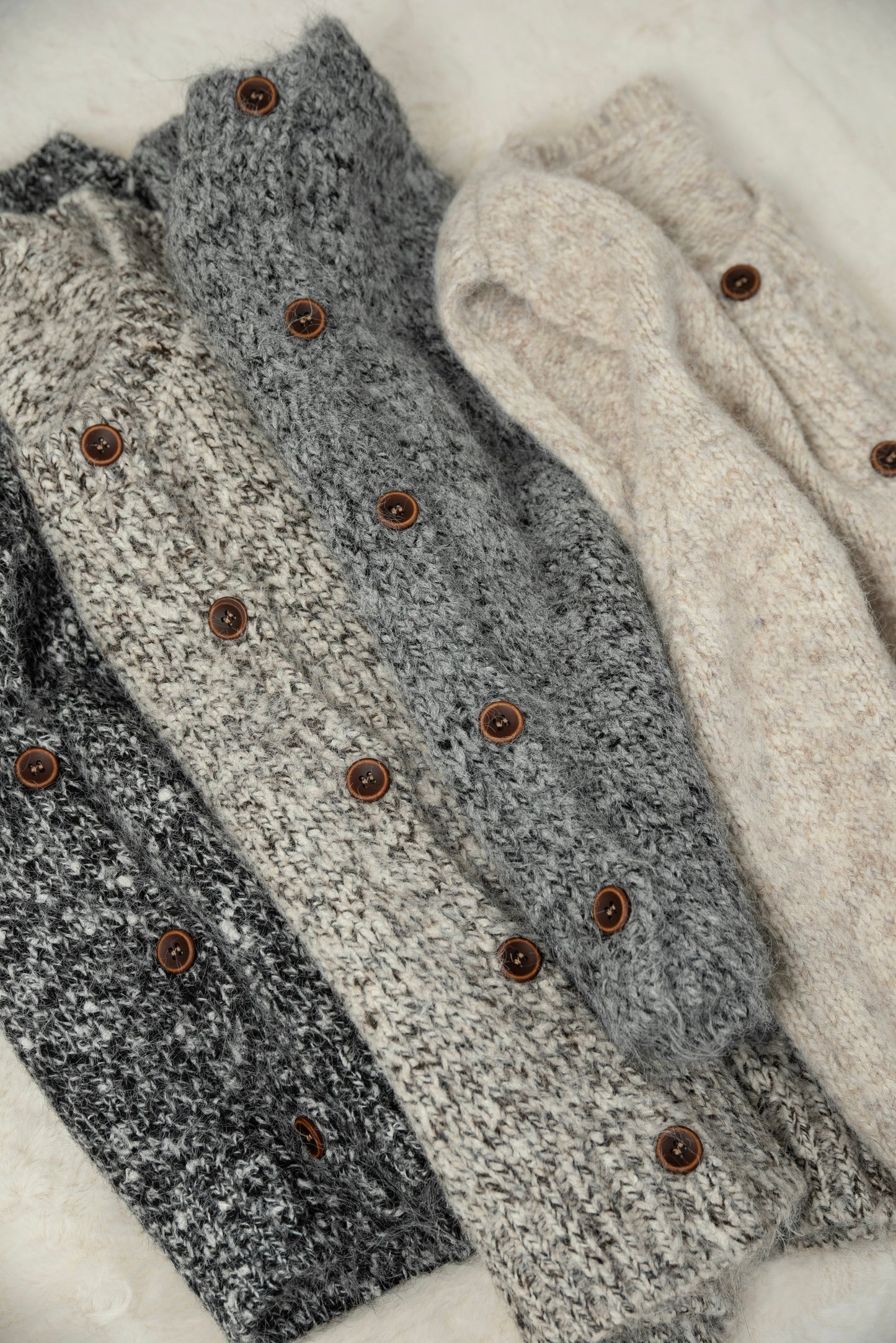 fluffy mix wood like button knit vest