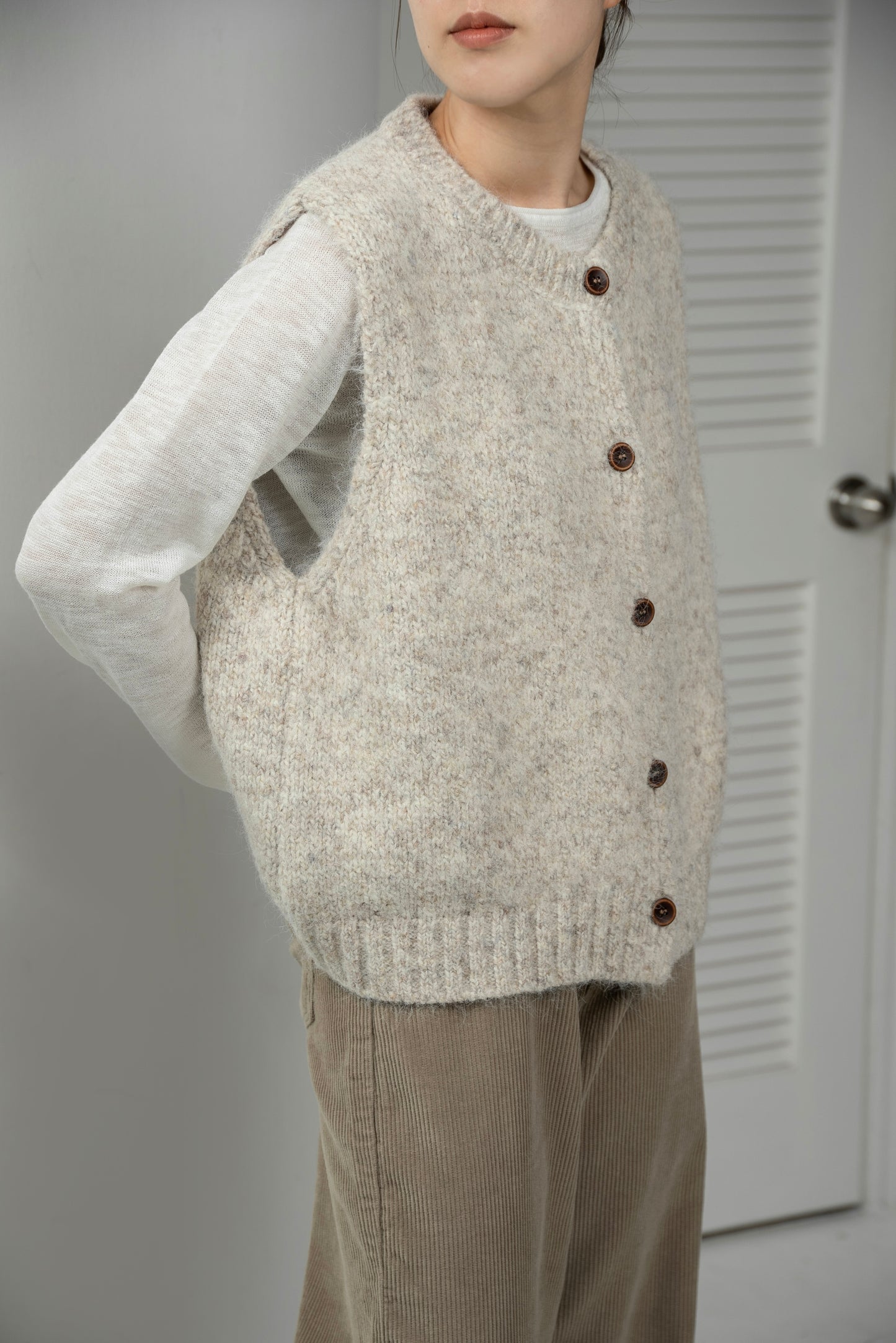 fluffy mix wood like button knit vest