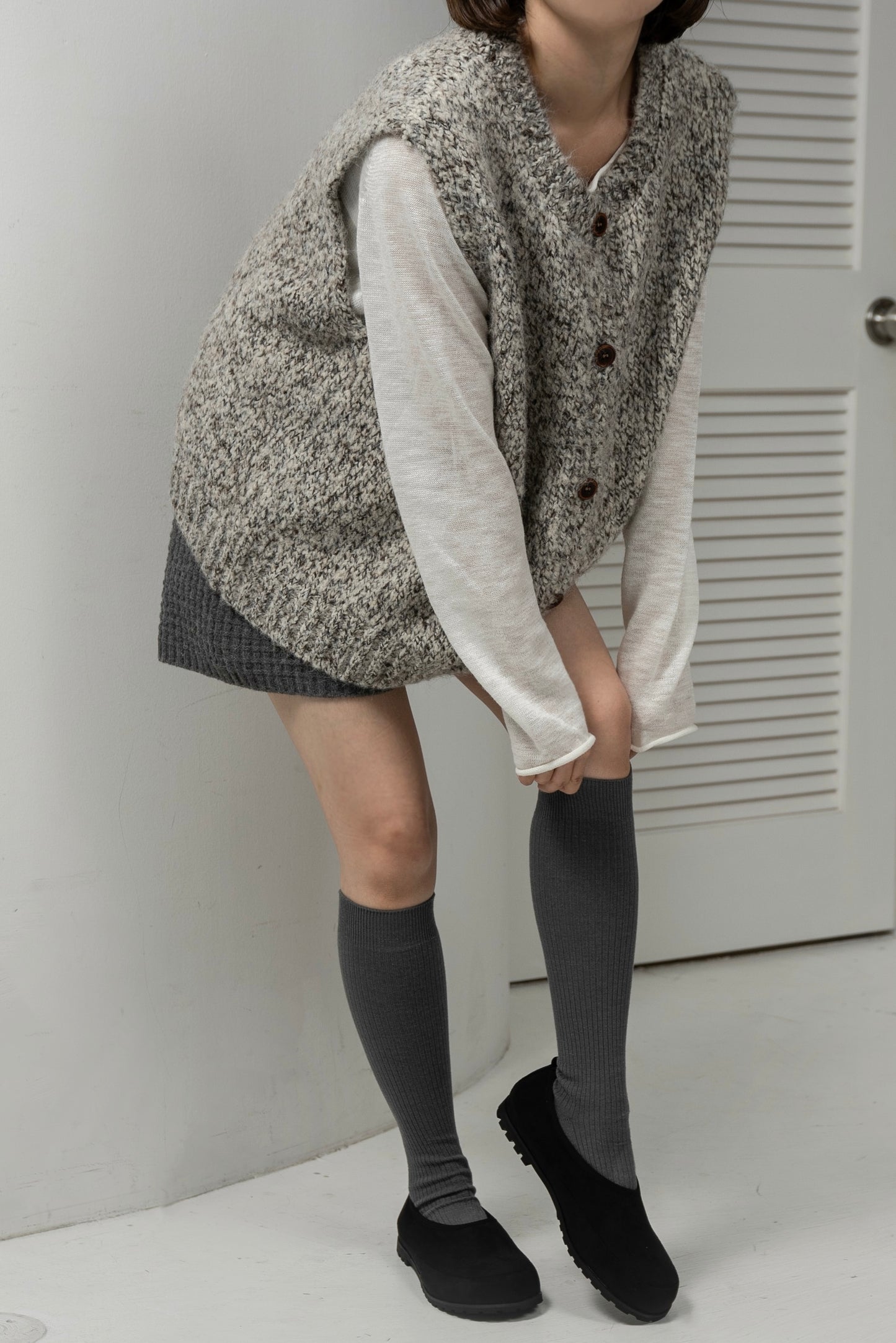 fluffy mix wood like button knit vest