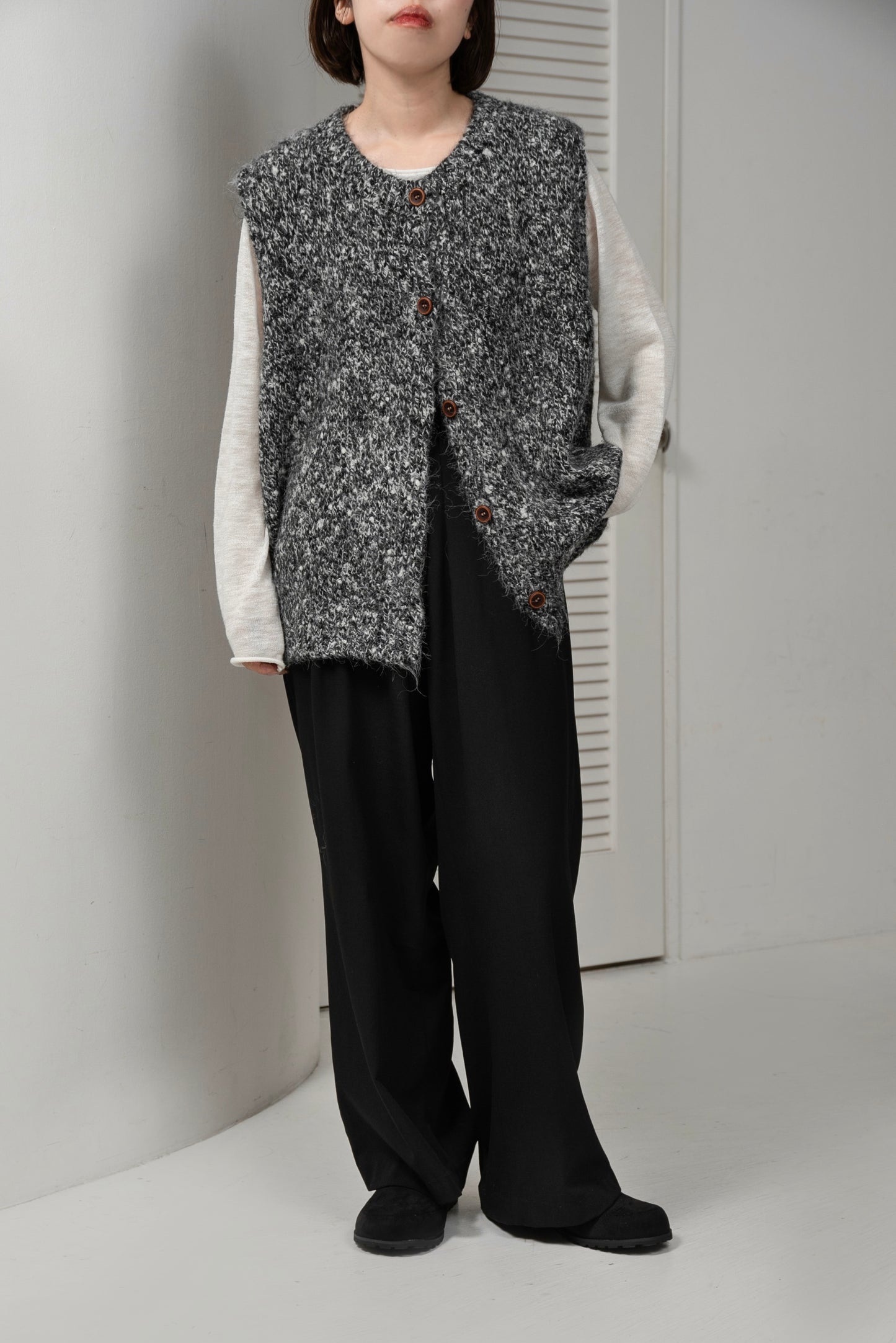 fluffy mix wood like button knit vest
