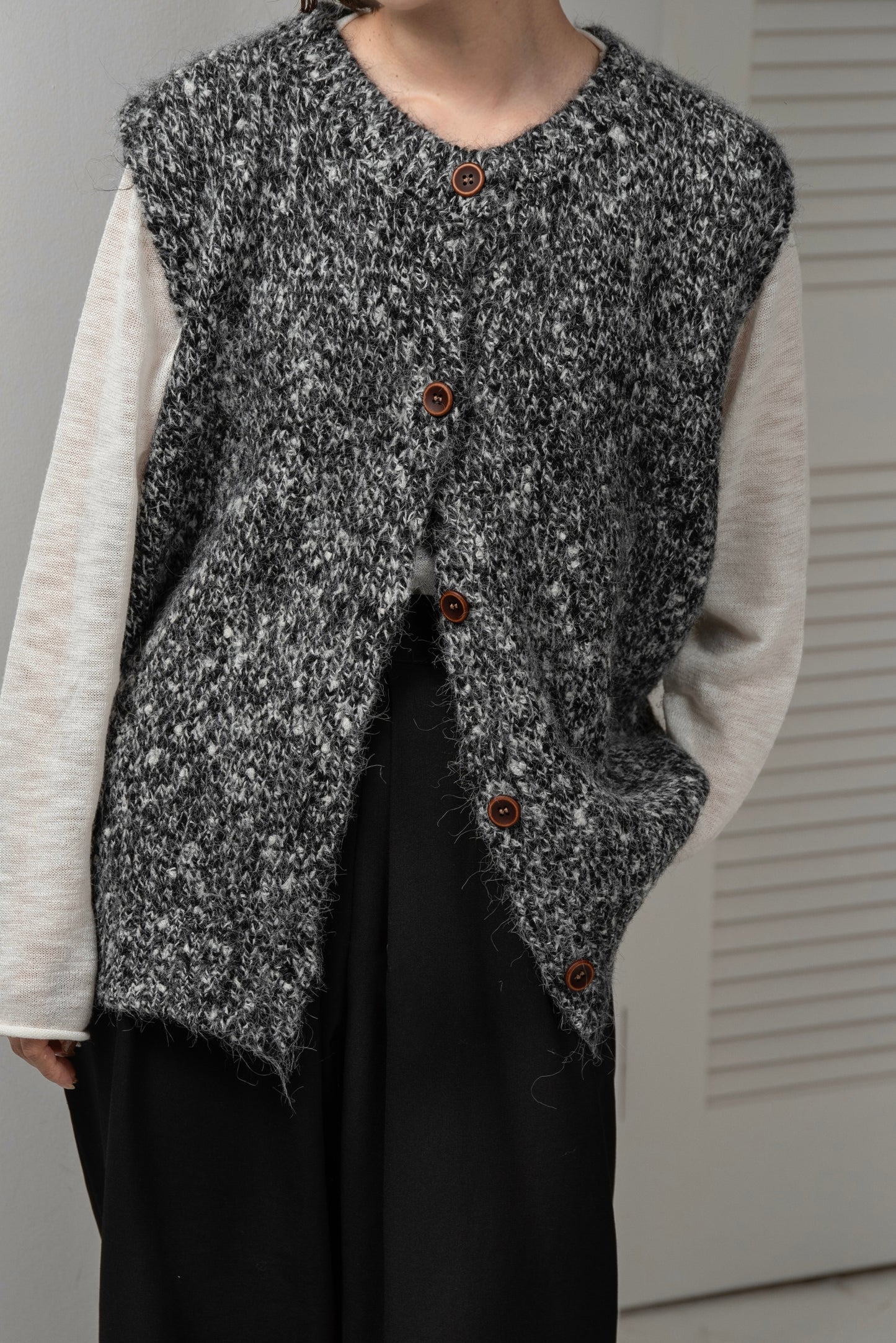 fluffy mix wood like button knit vest