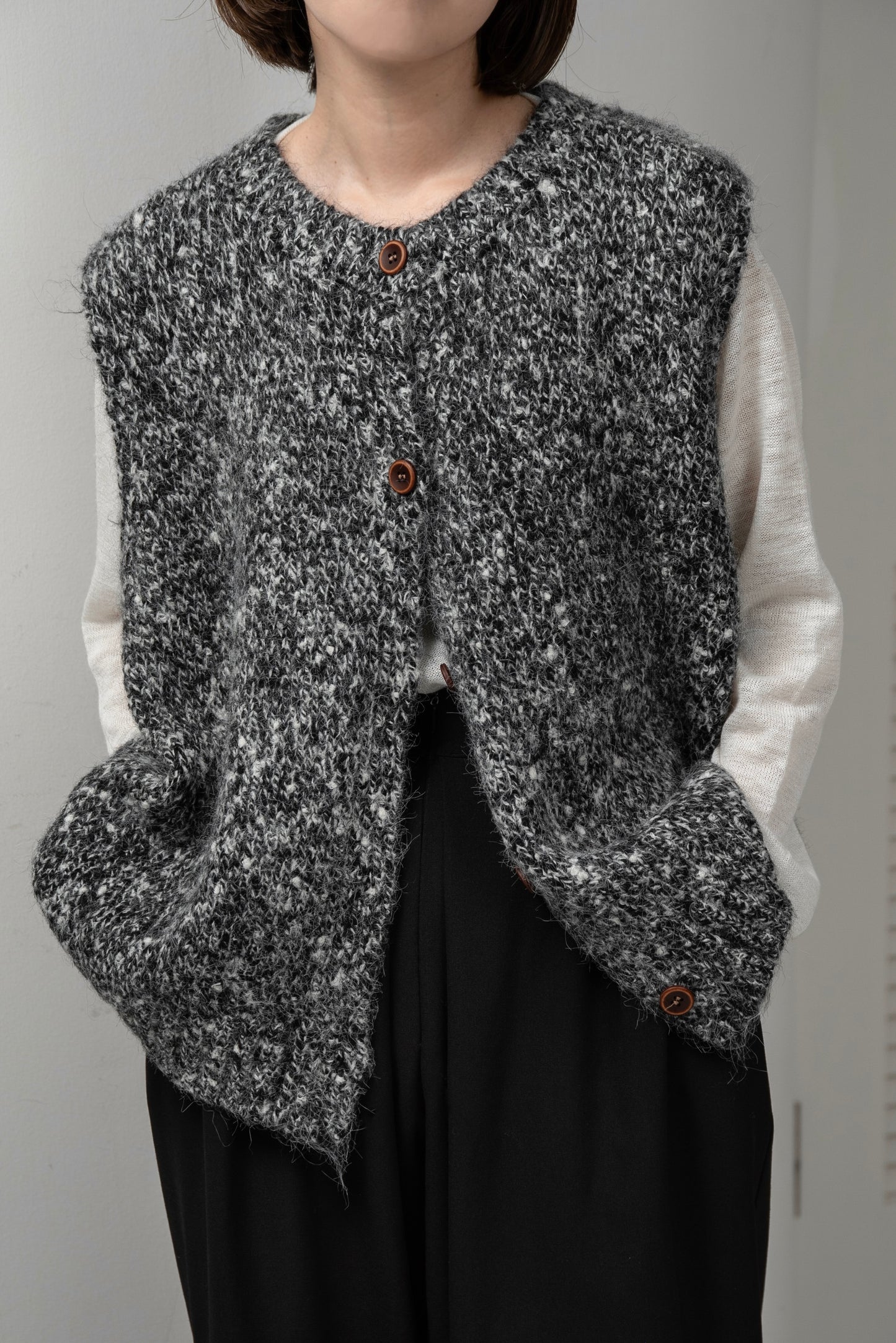 fluffy mix wood like button knit vest