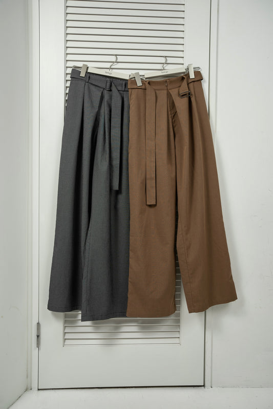 belt set center tuck check pants