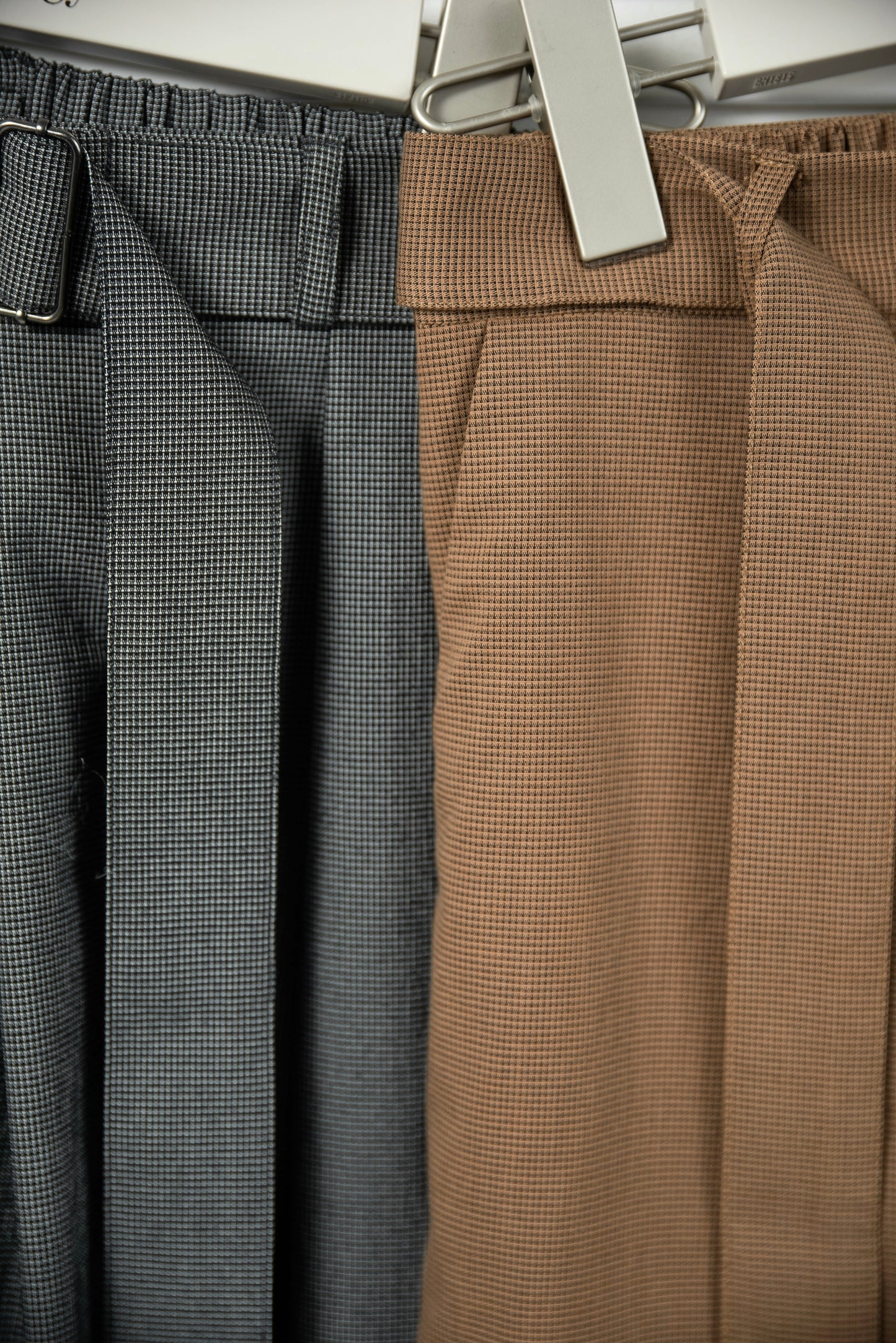 belt set center tuck check pants