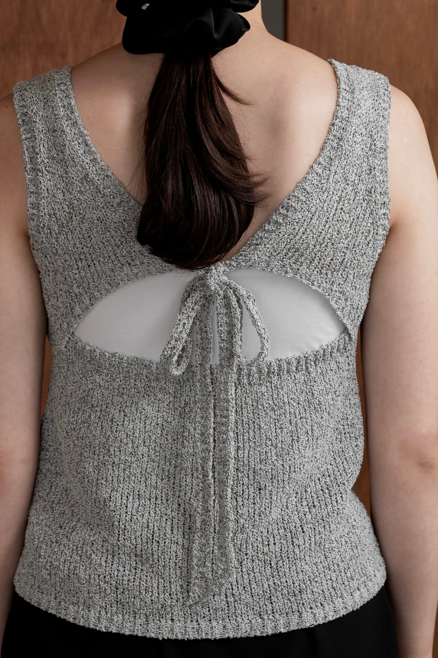 back open ribbon vest