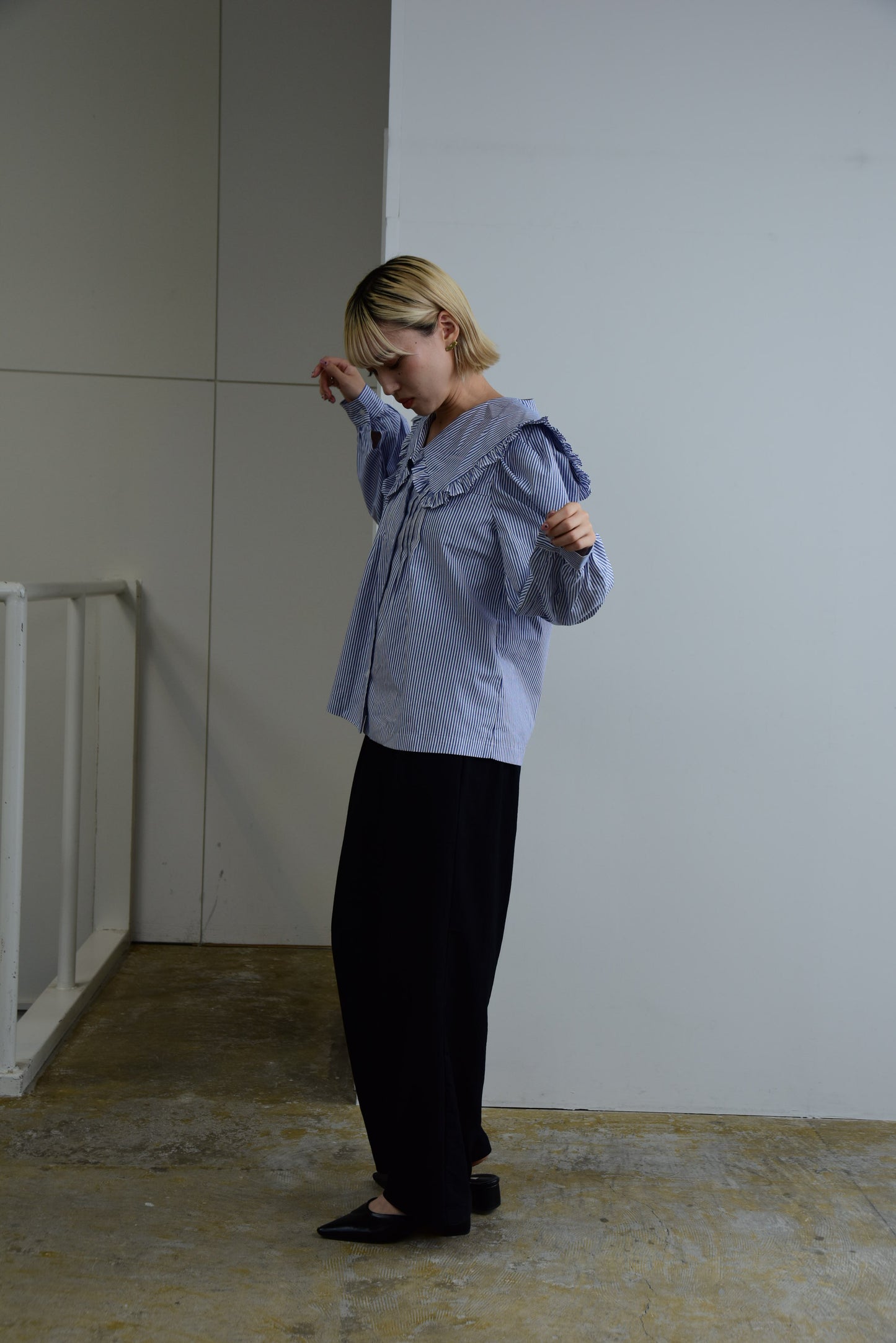 frill collar pin tuck blouse