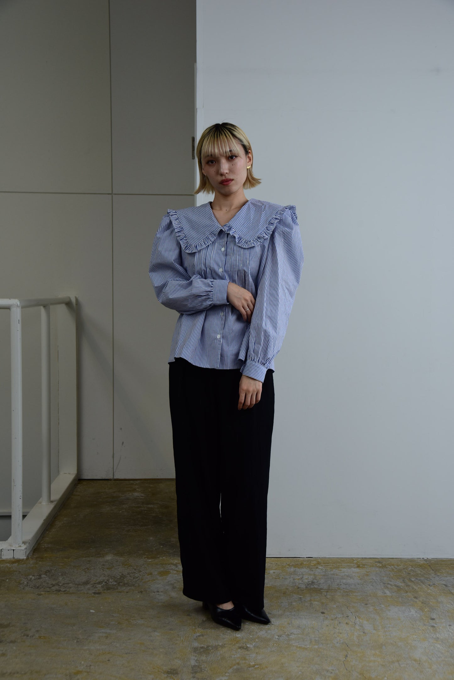 frill collar pin tuck blouse