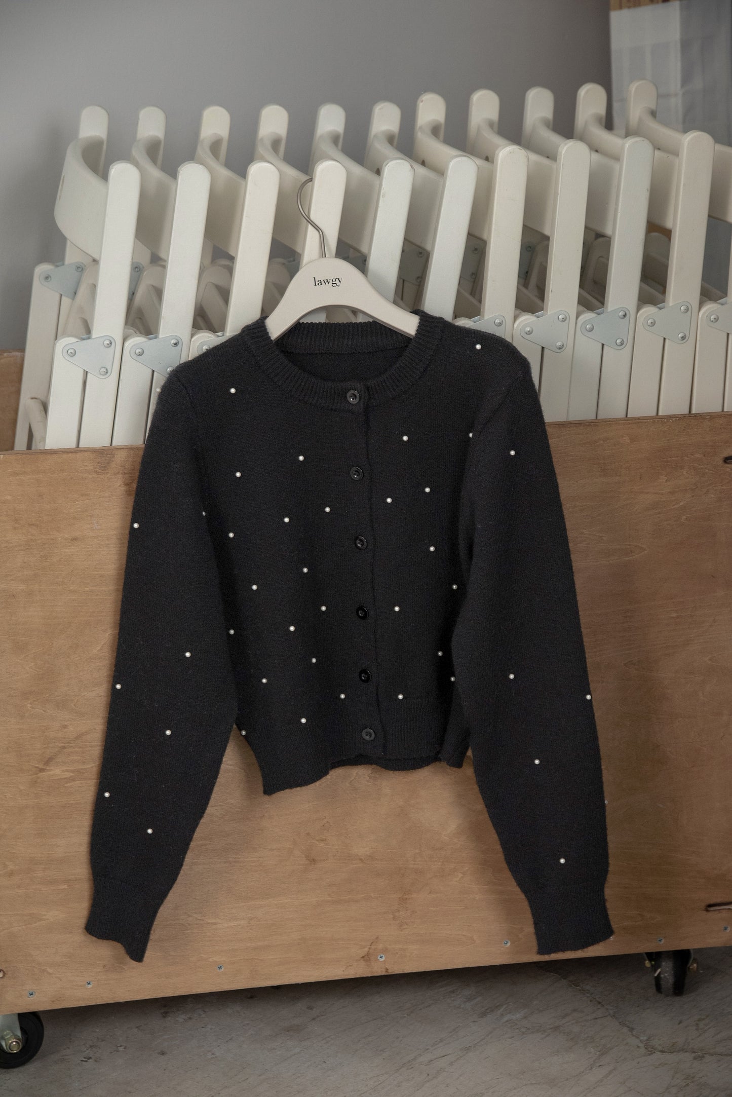 pearl like simple silhouette cardigan