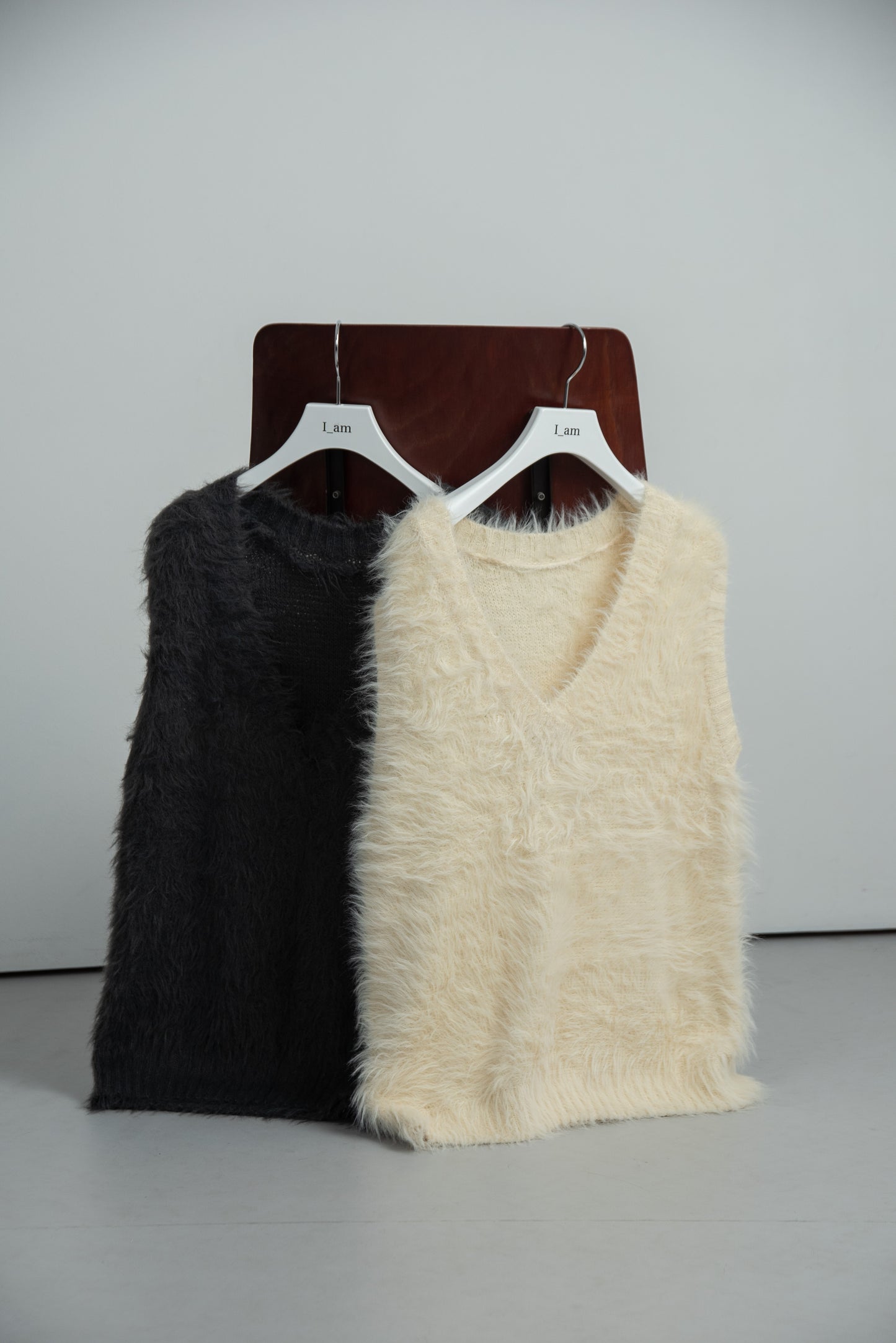 feather yarn knit vest