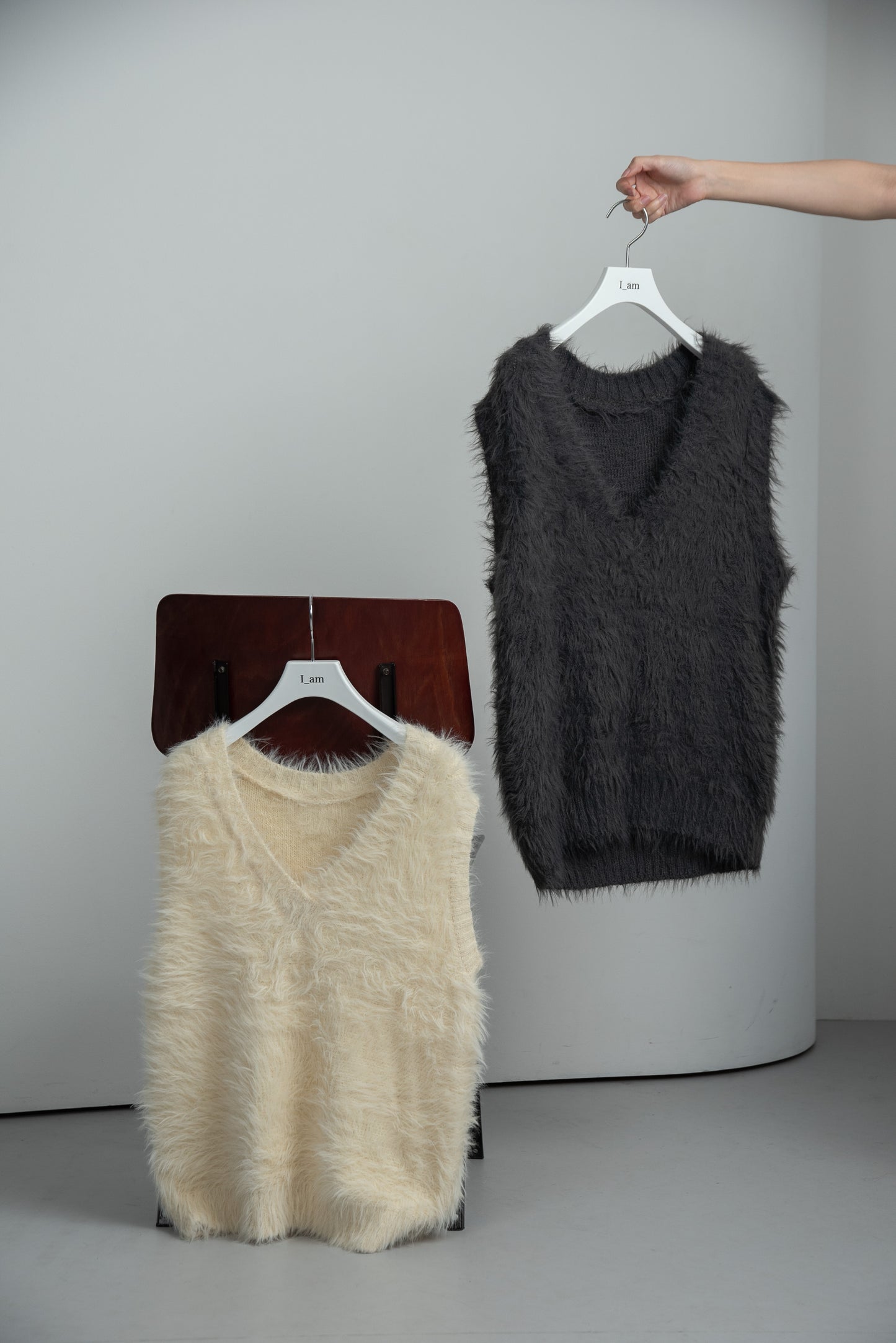 feather yarn knit vest