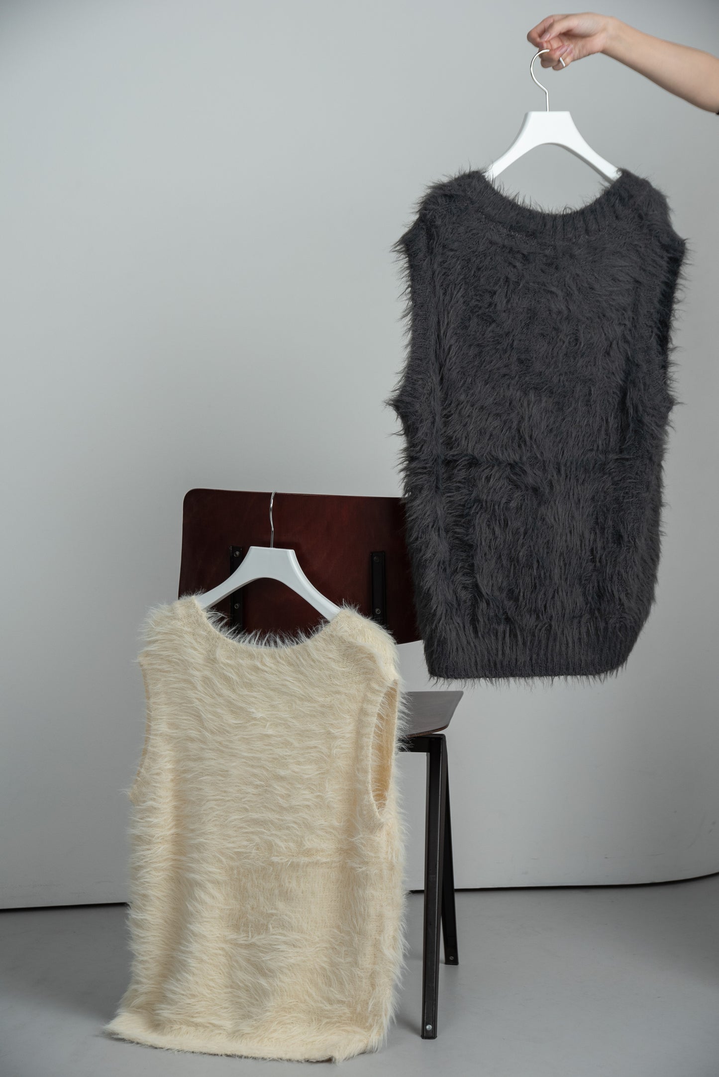 feather yarn knit vest