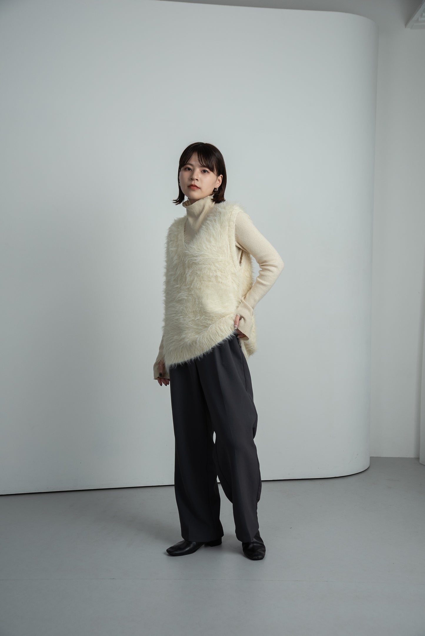feather yarn knit vest