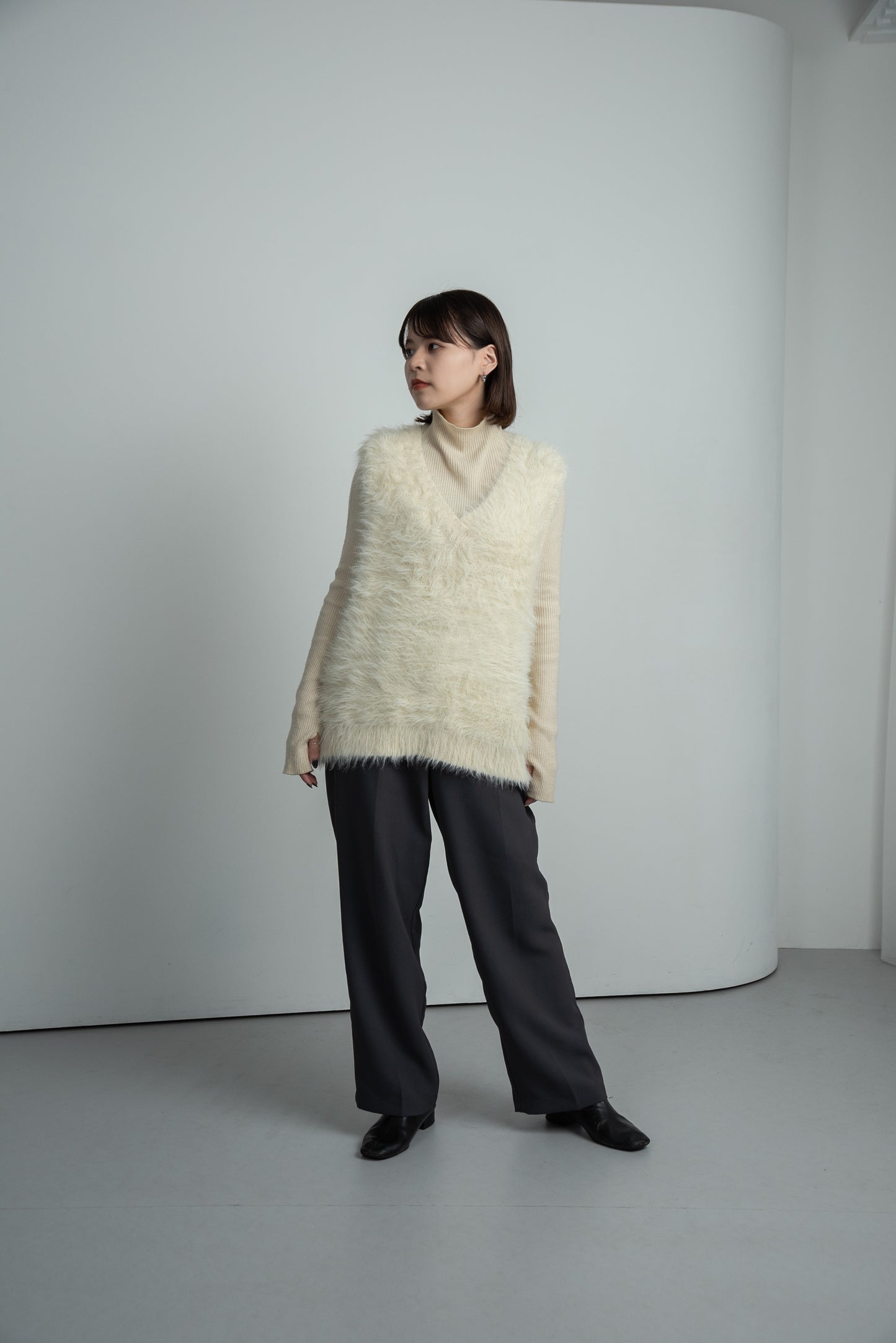 feather yarn knit vest