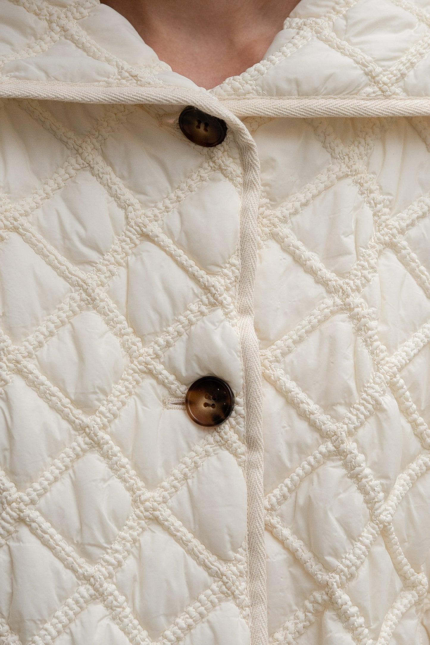 hooded quilted stitch point coat