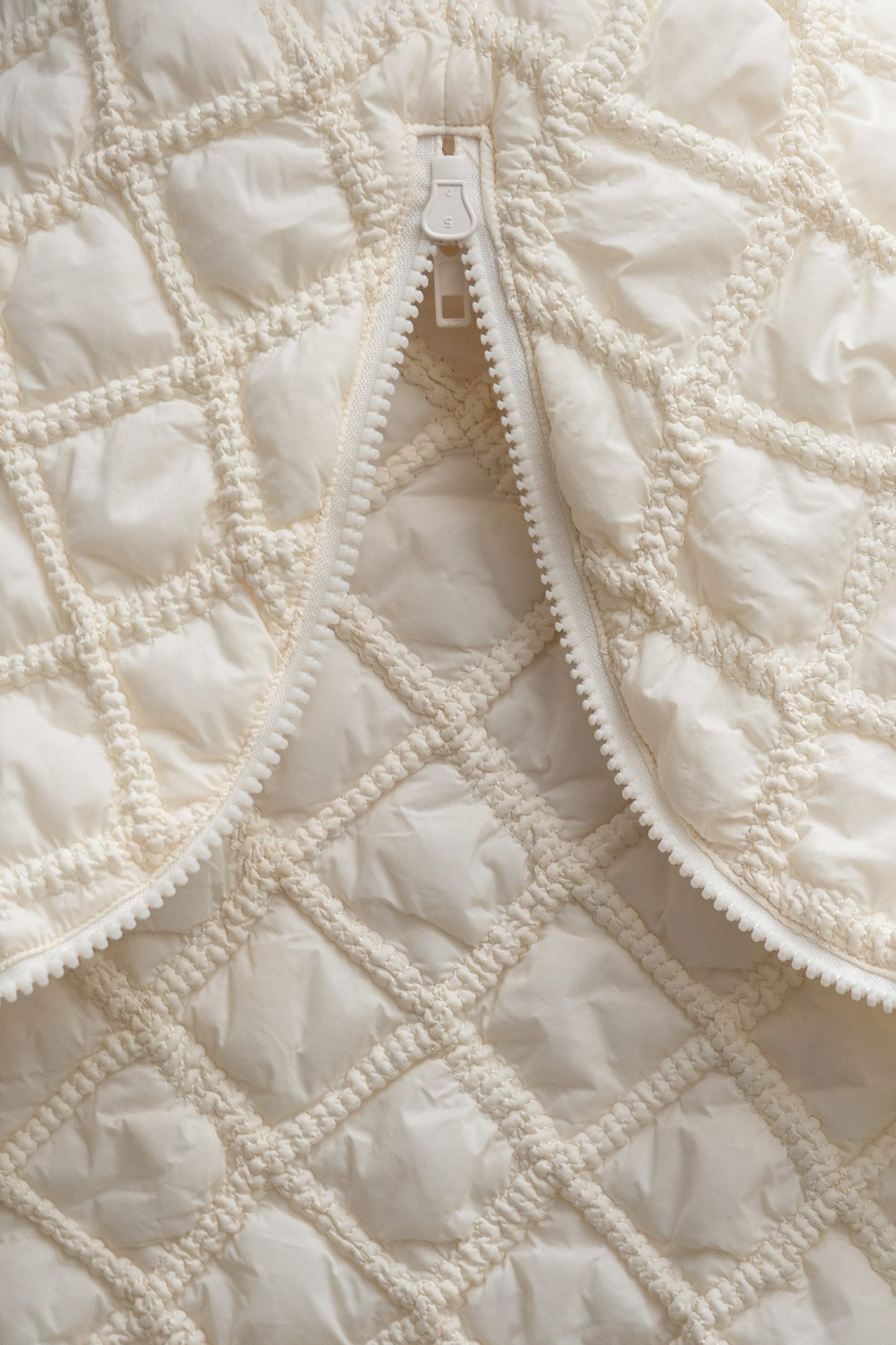 hooded quilted stitch point coat