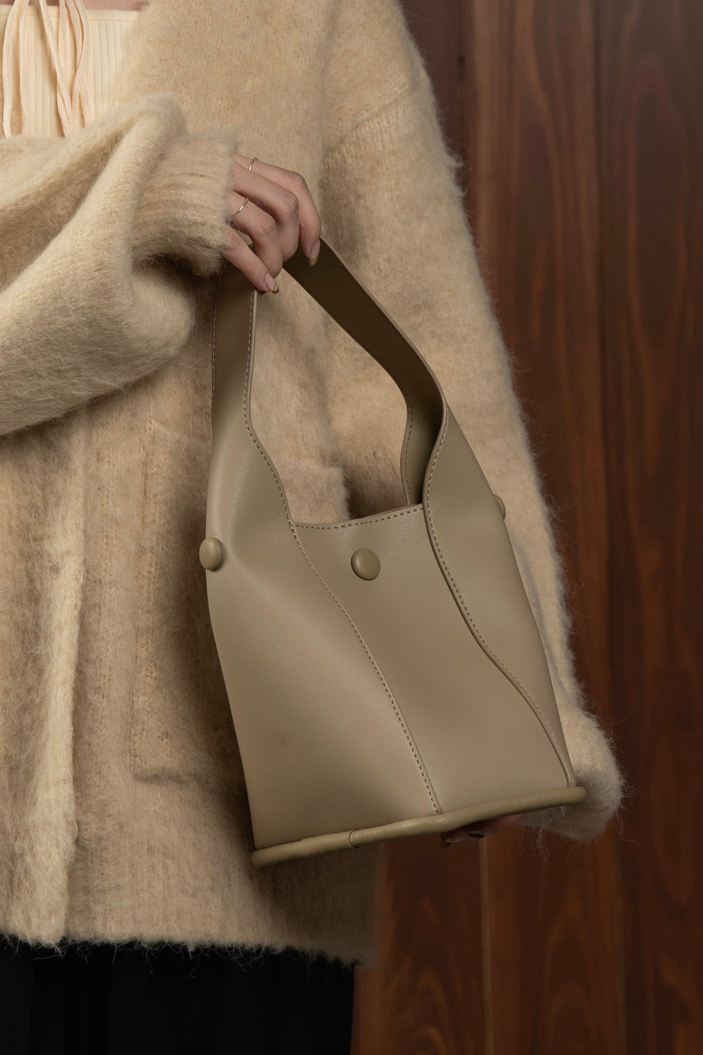 one handle button arrange bag