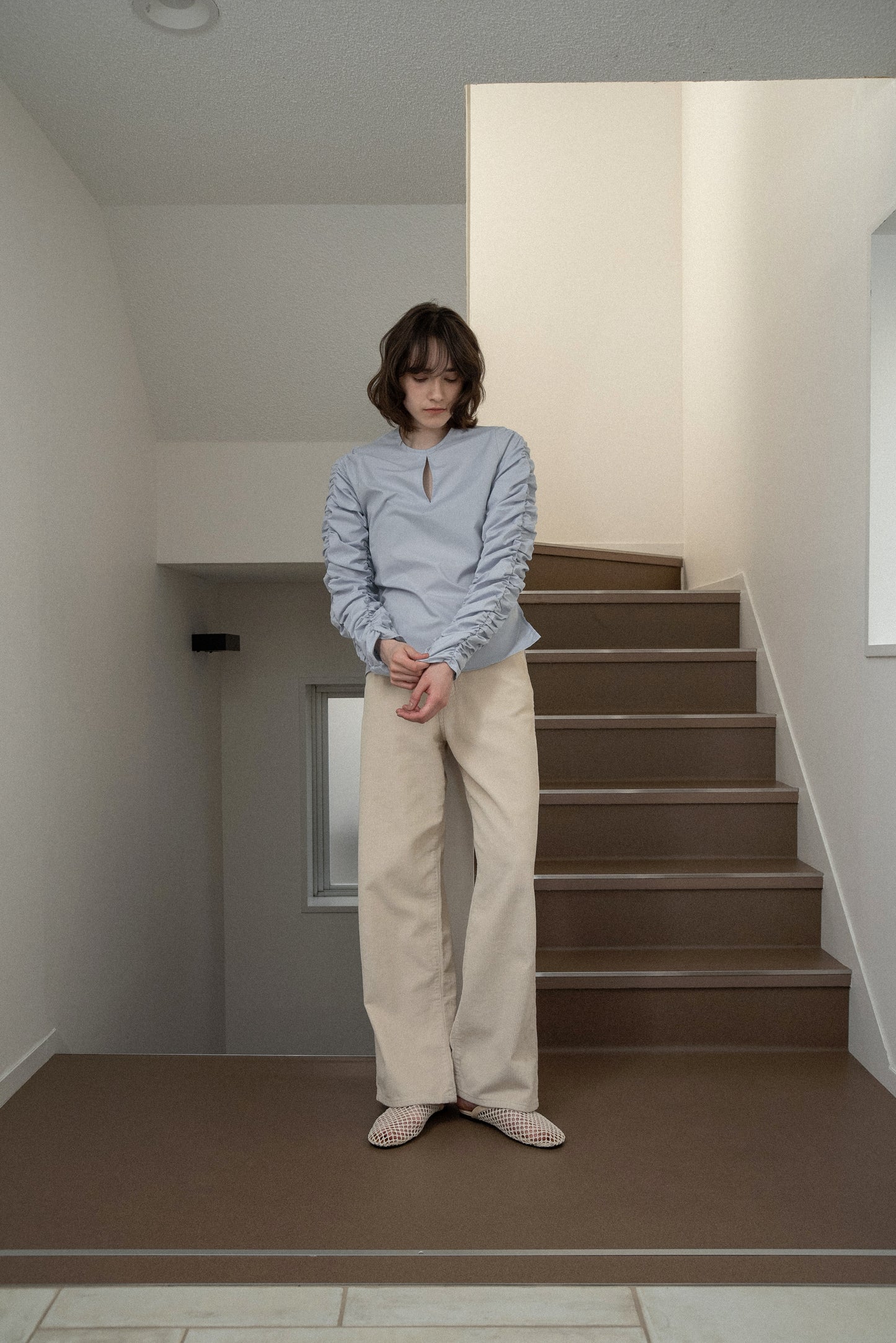 whip sleeve front hole blouse