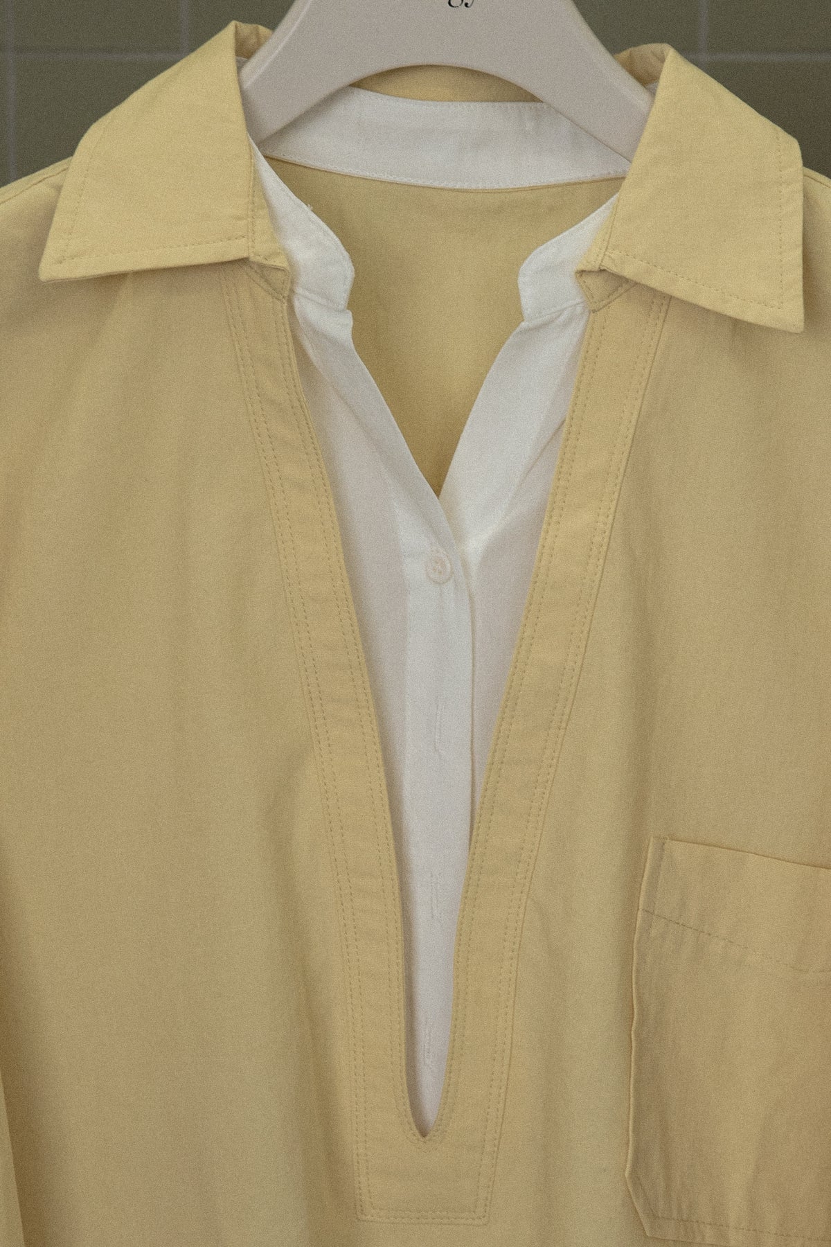 double wind accent v neck shirt