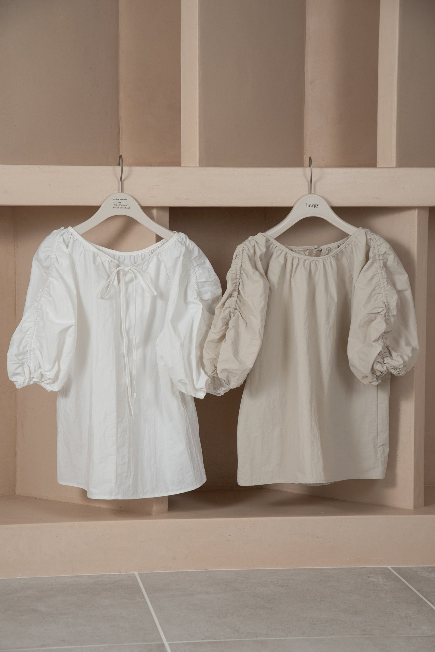 raglan sleeve gather blouse