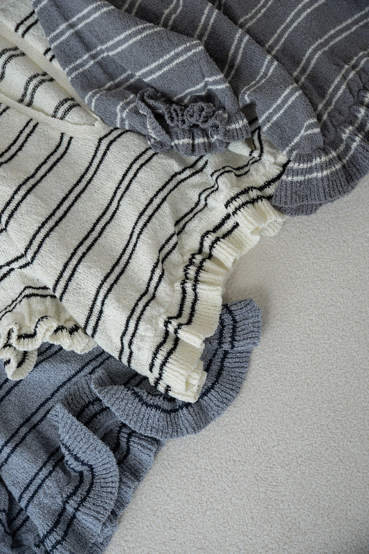 u neck frill border knit tops