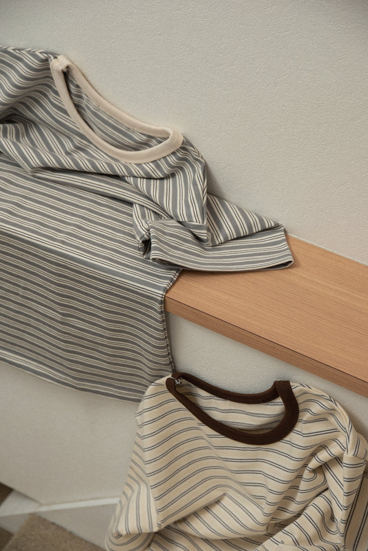 bi color neck multi border t