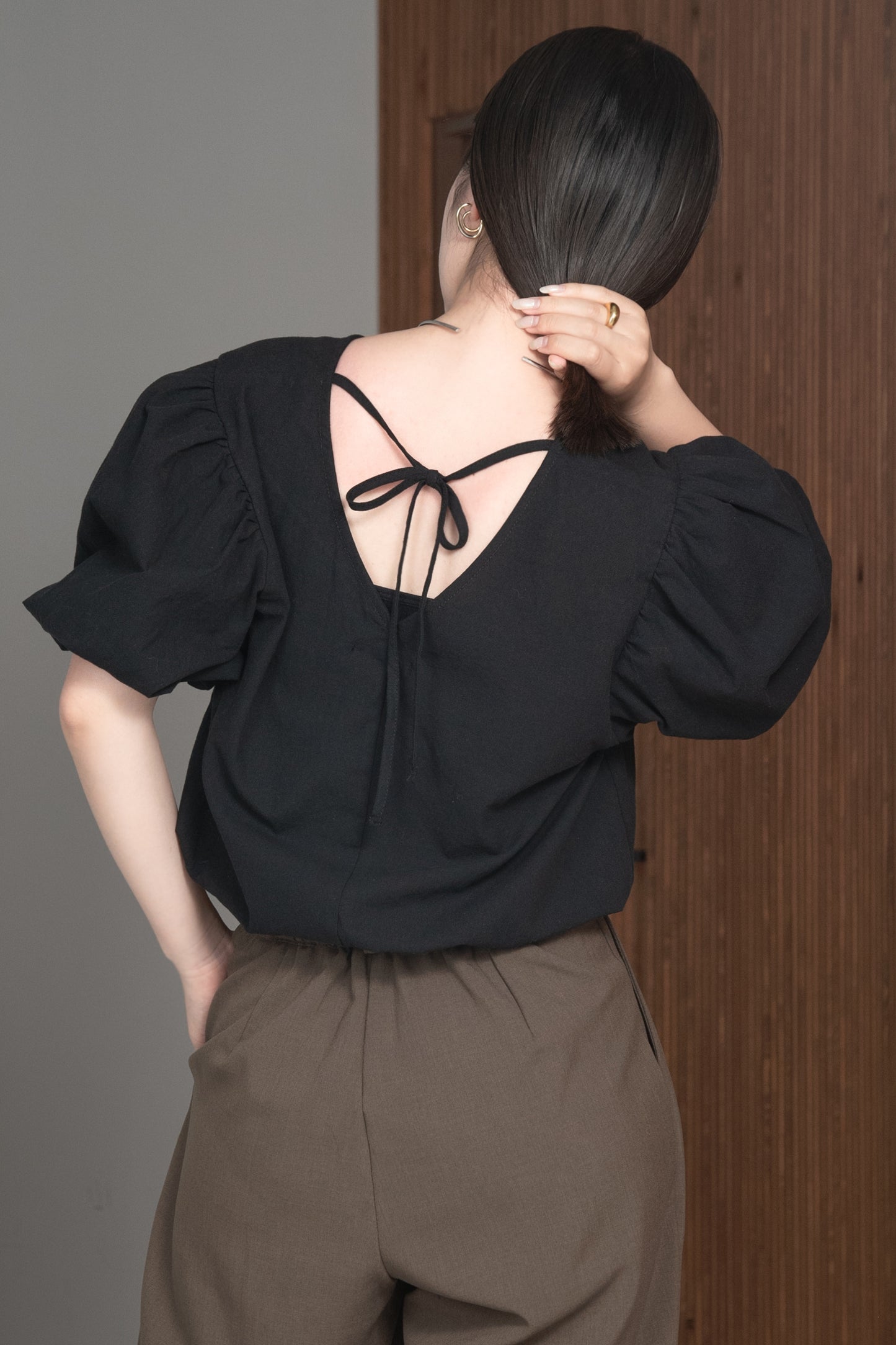 back ribbon short blouse