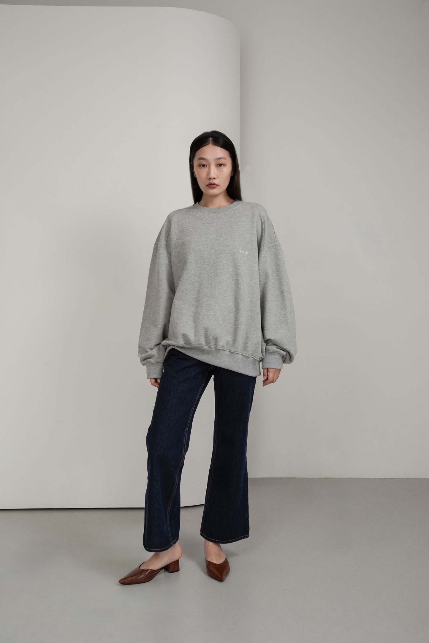 collab embroidered logo sweat【I_am × kimina】