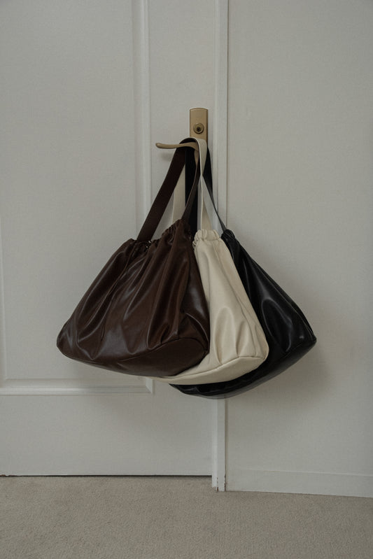 big circular form single handle gather bag
