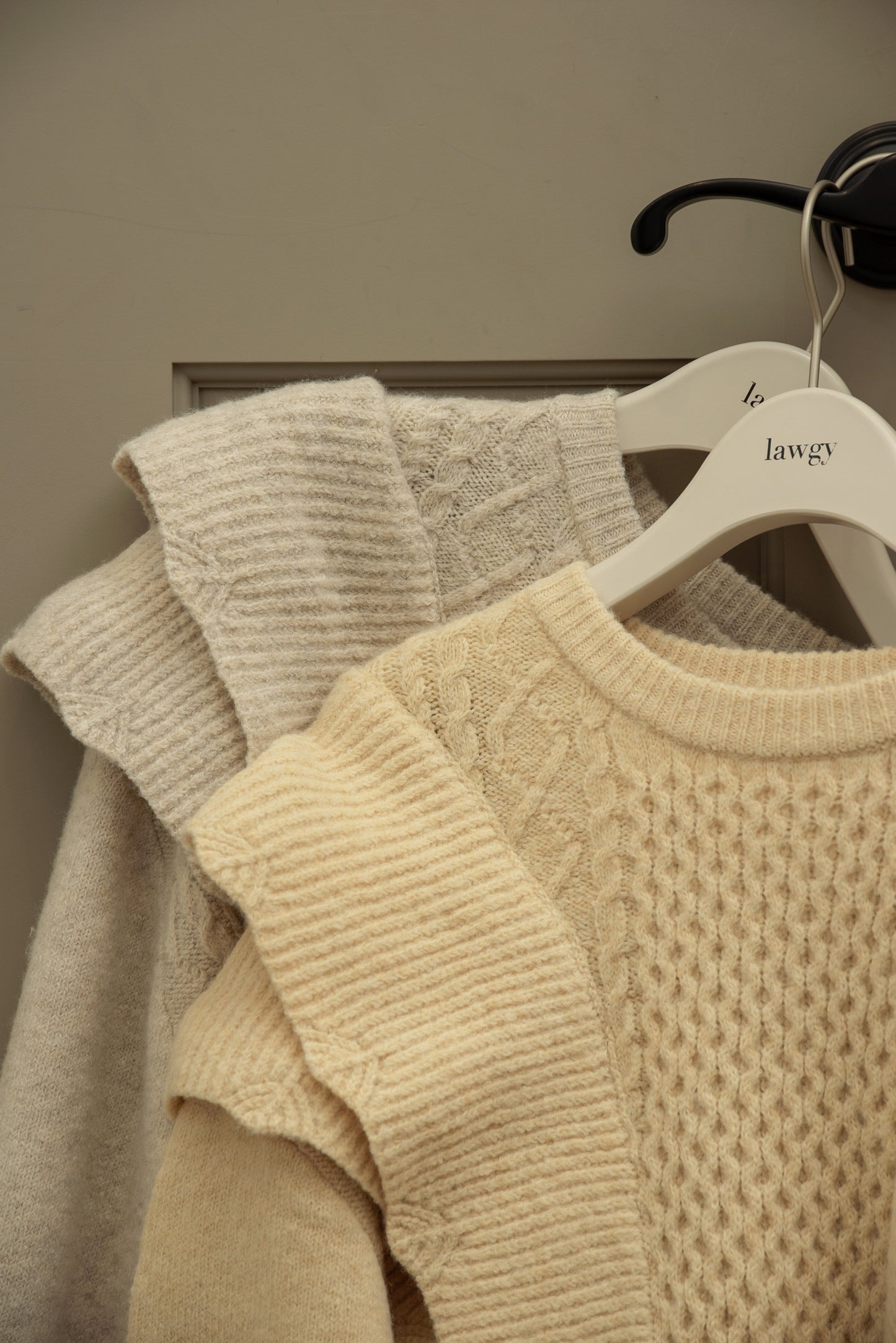 rib frill volume sleeve cable knit