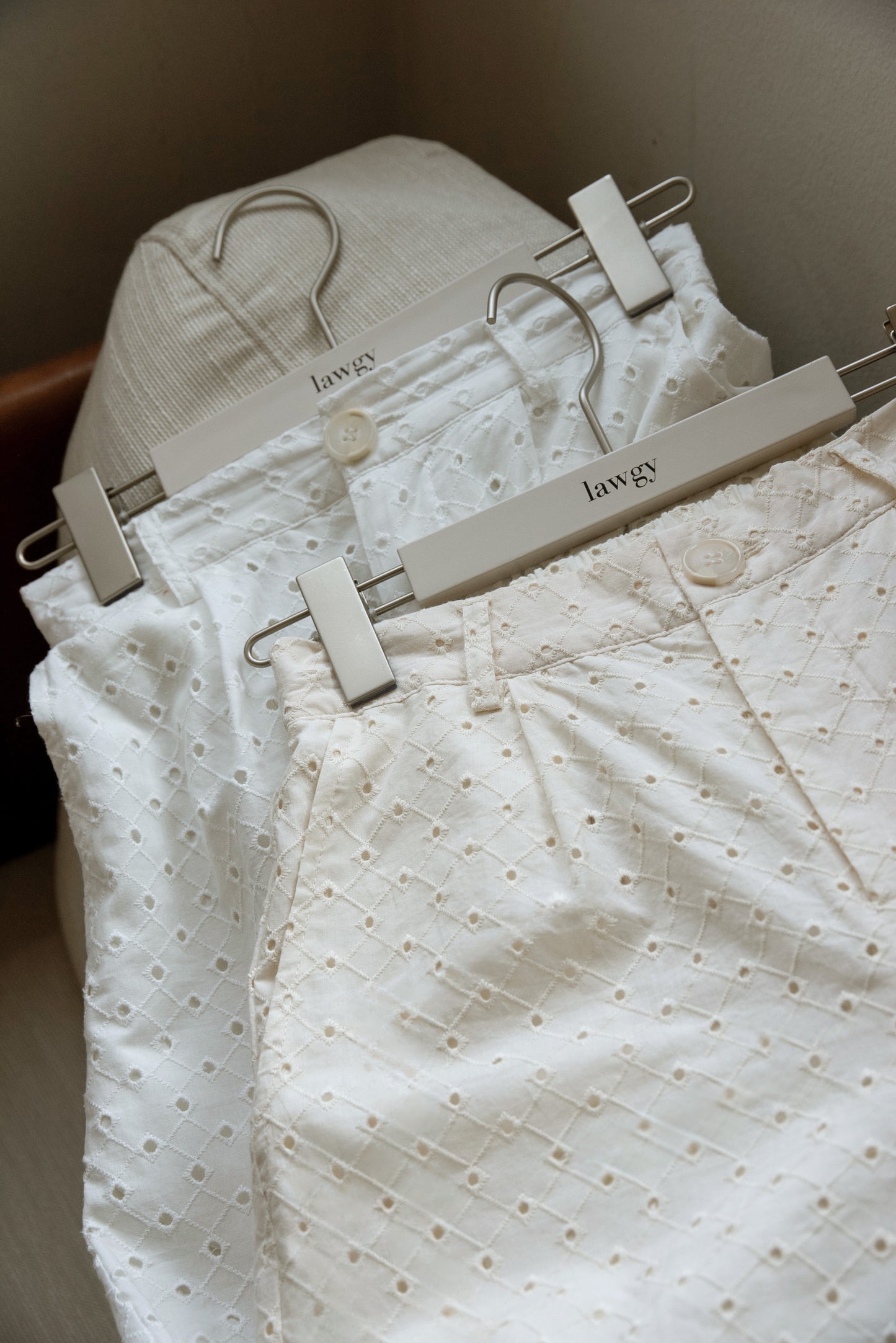embroidery button point straight pants
