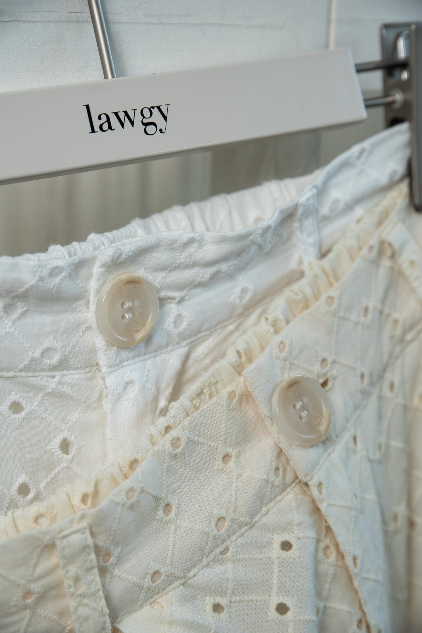 embroidery button point straight pants