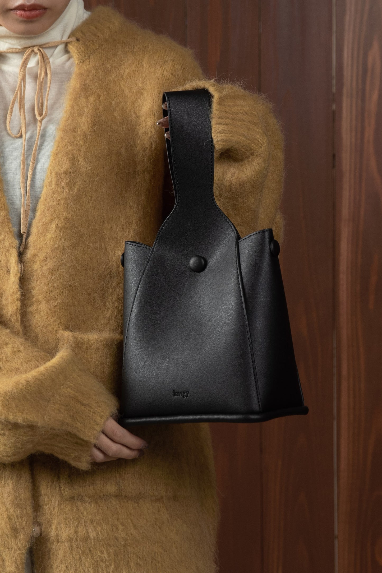 one handle button arrange bag