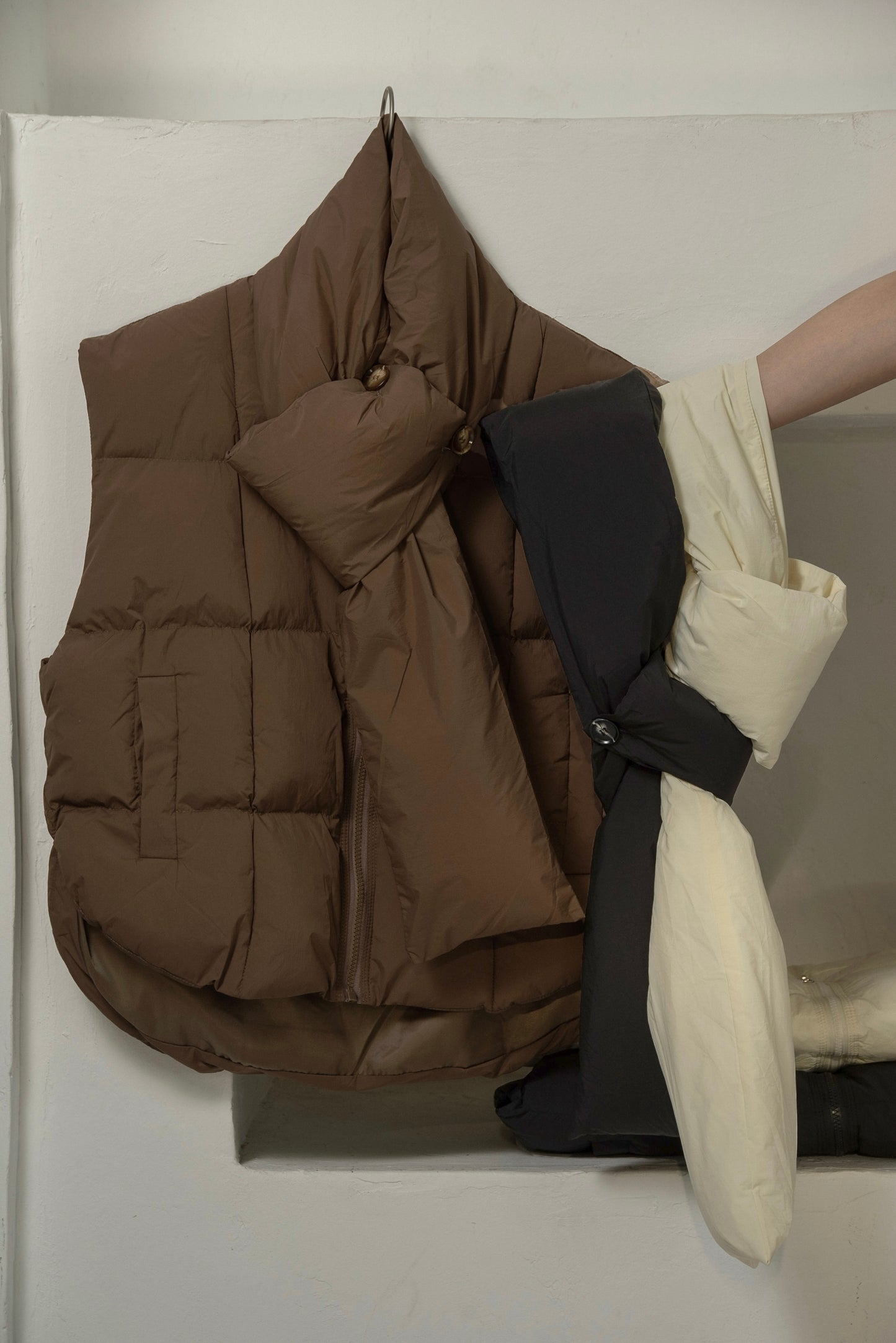 muffler set round hem quilting vest