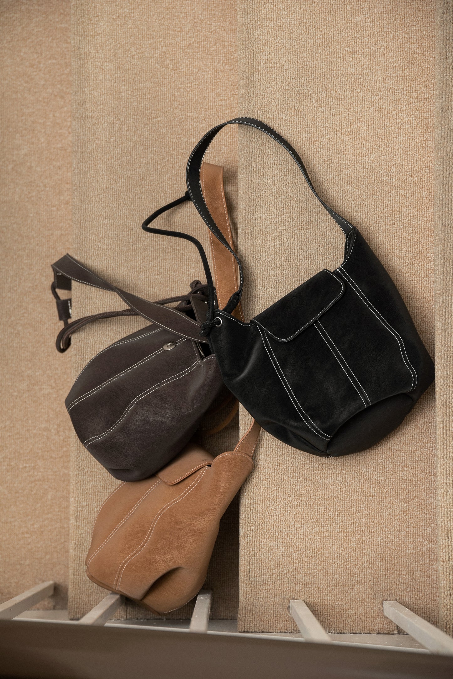 2way round form flap bag