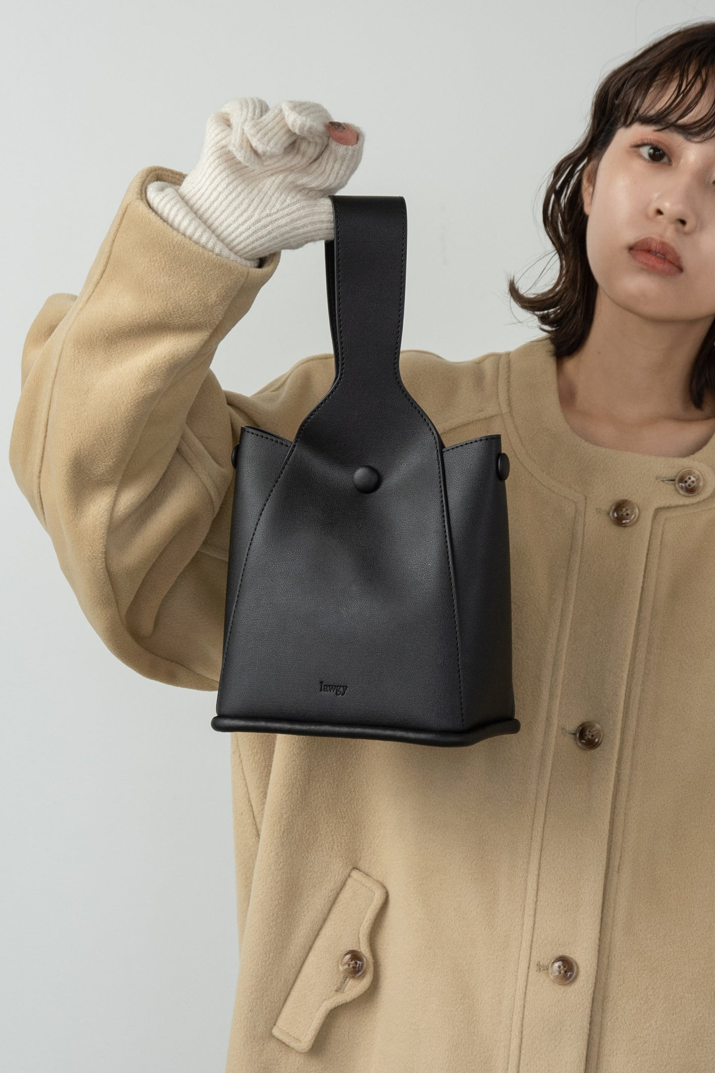 one handle button arrange bag