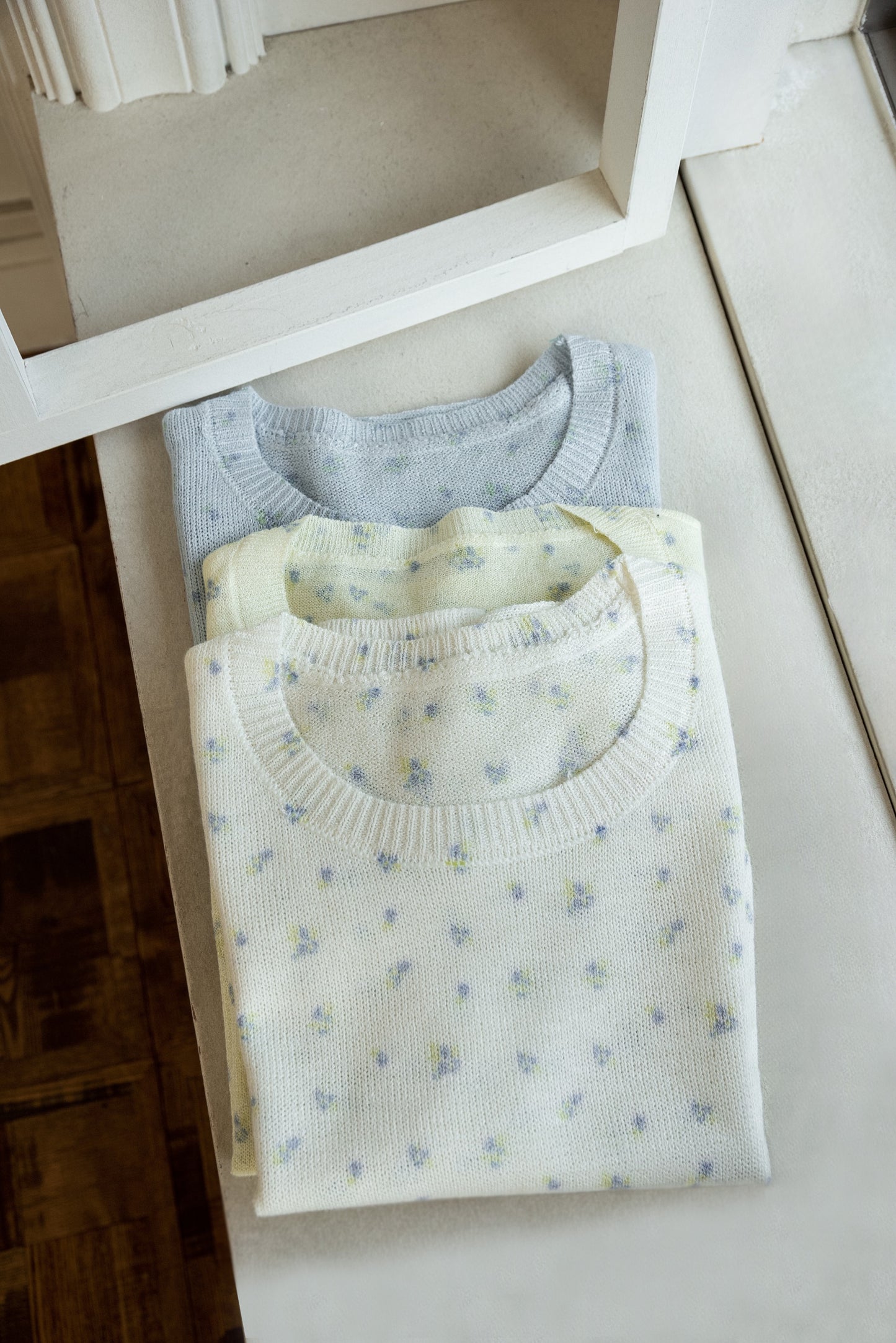 small floral pattern round neck tops