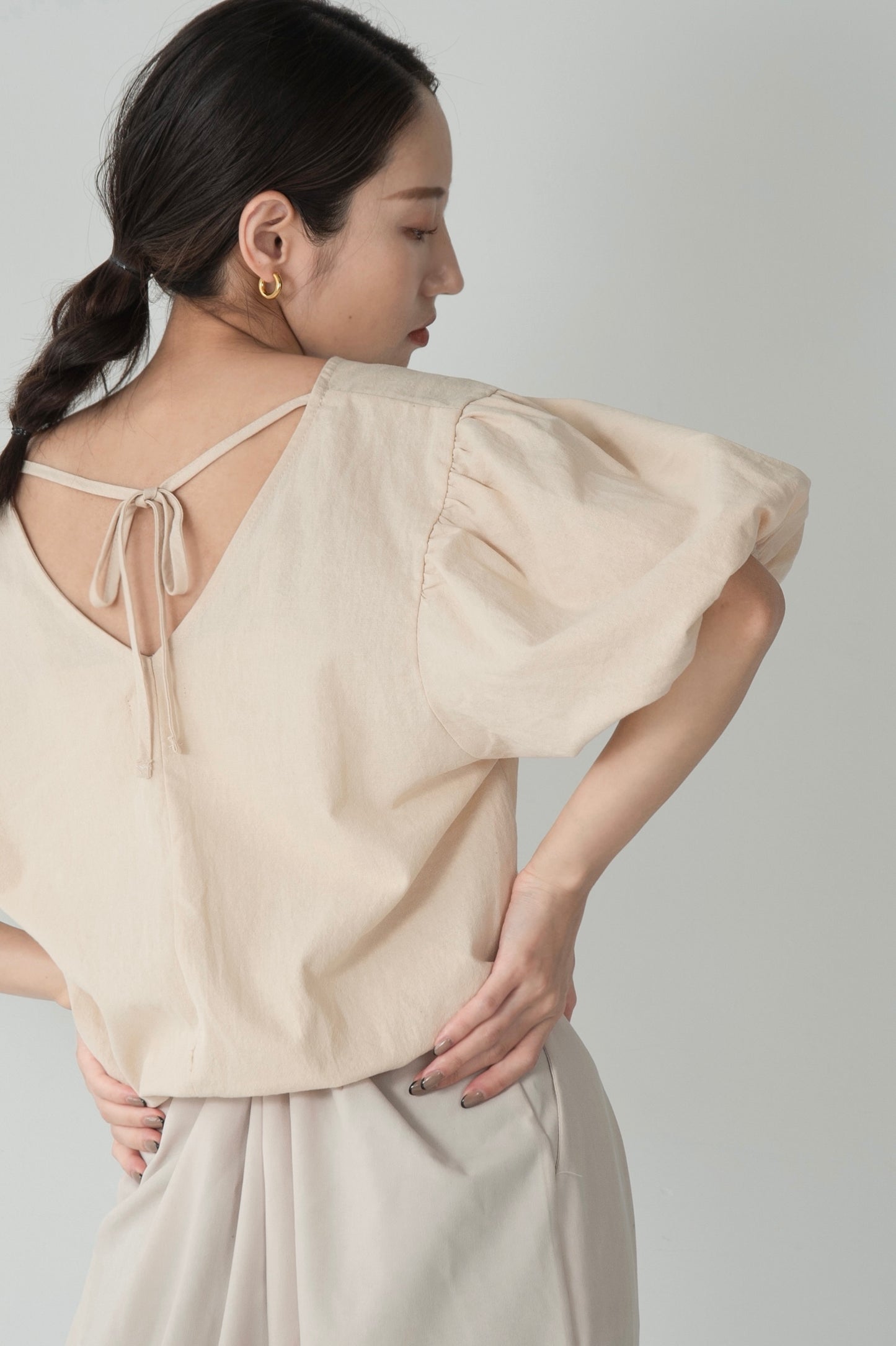 back ribbon short blouse