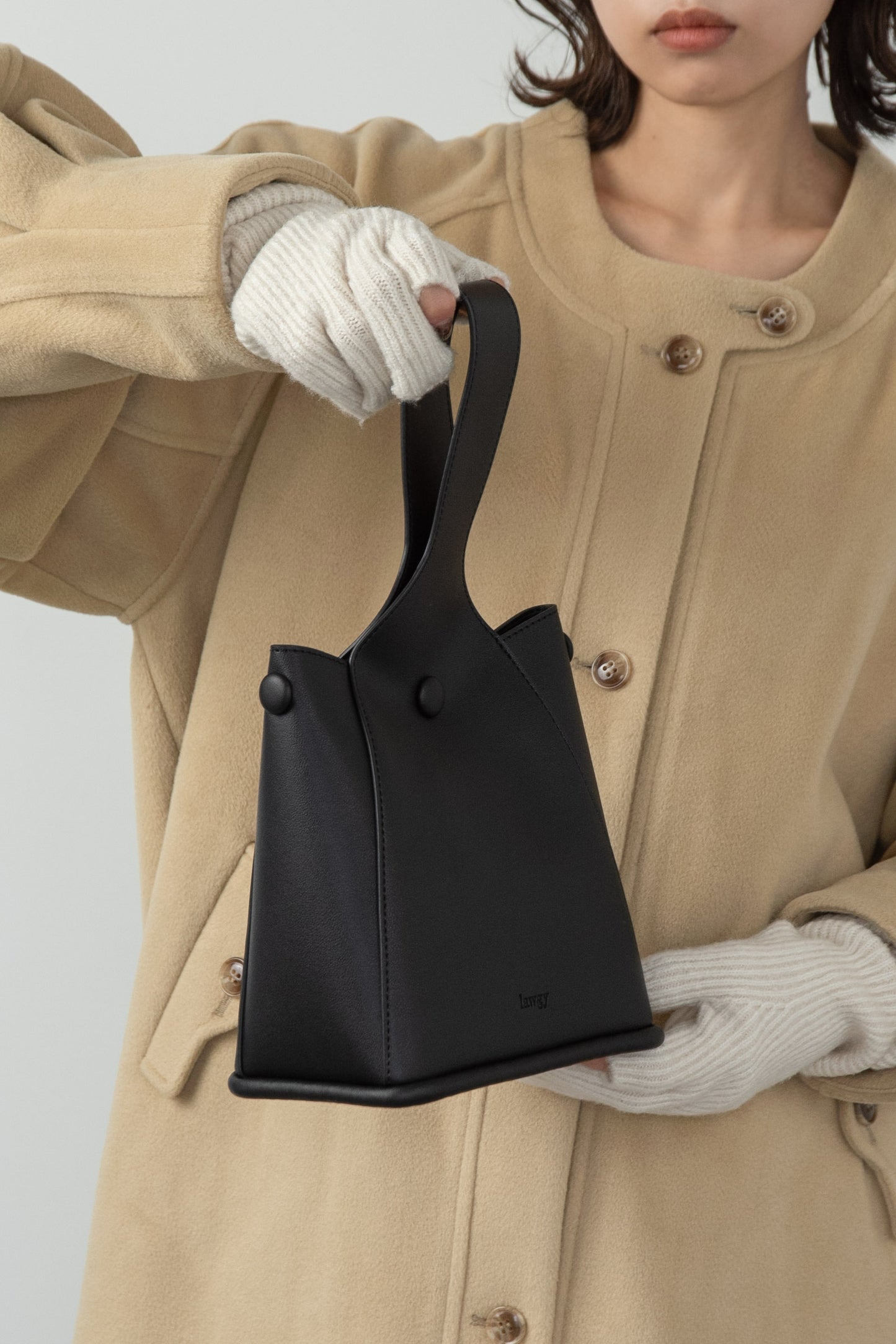 one handle button arrange bag