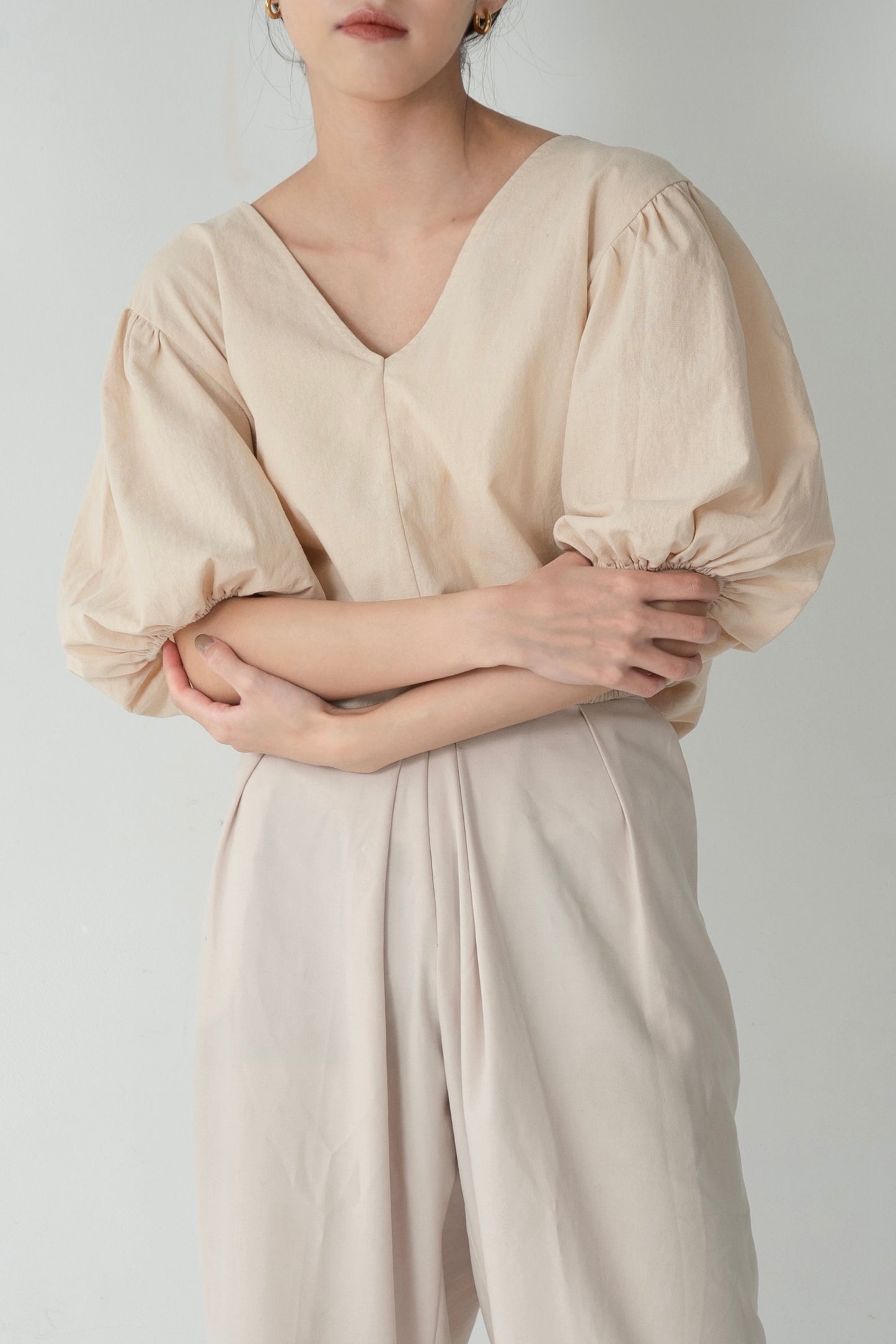 back ribbon short blouse