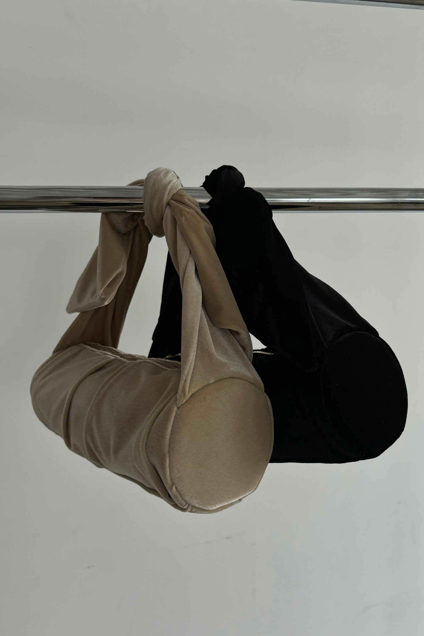 cylindrical tie design handle bag