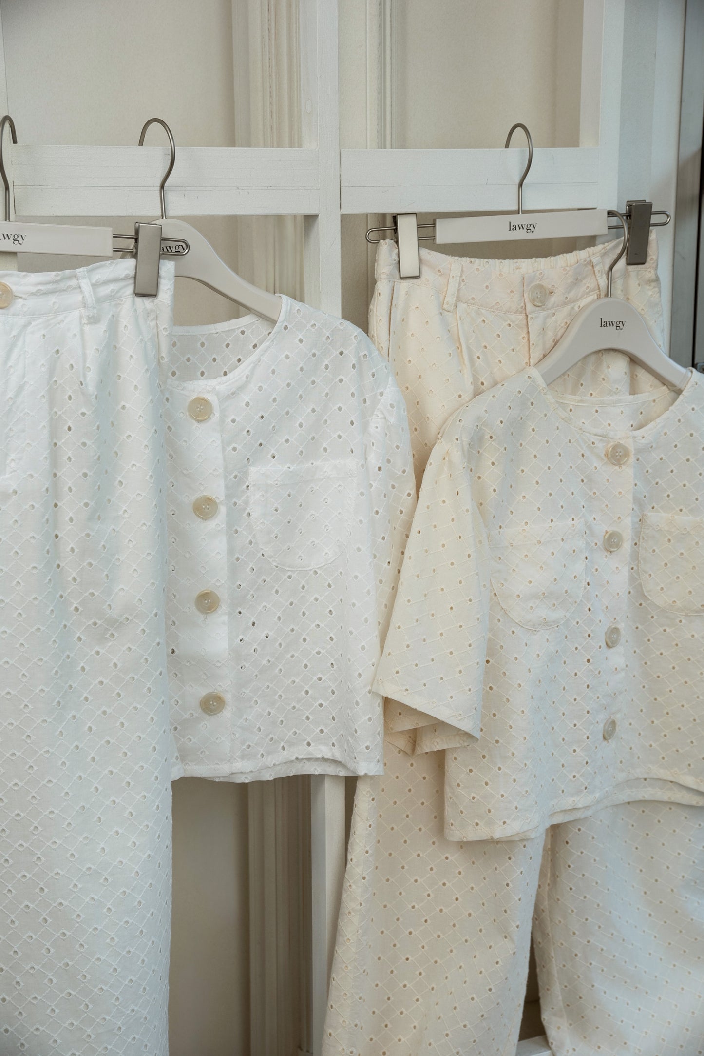 embroidery button point straight pants