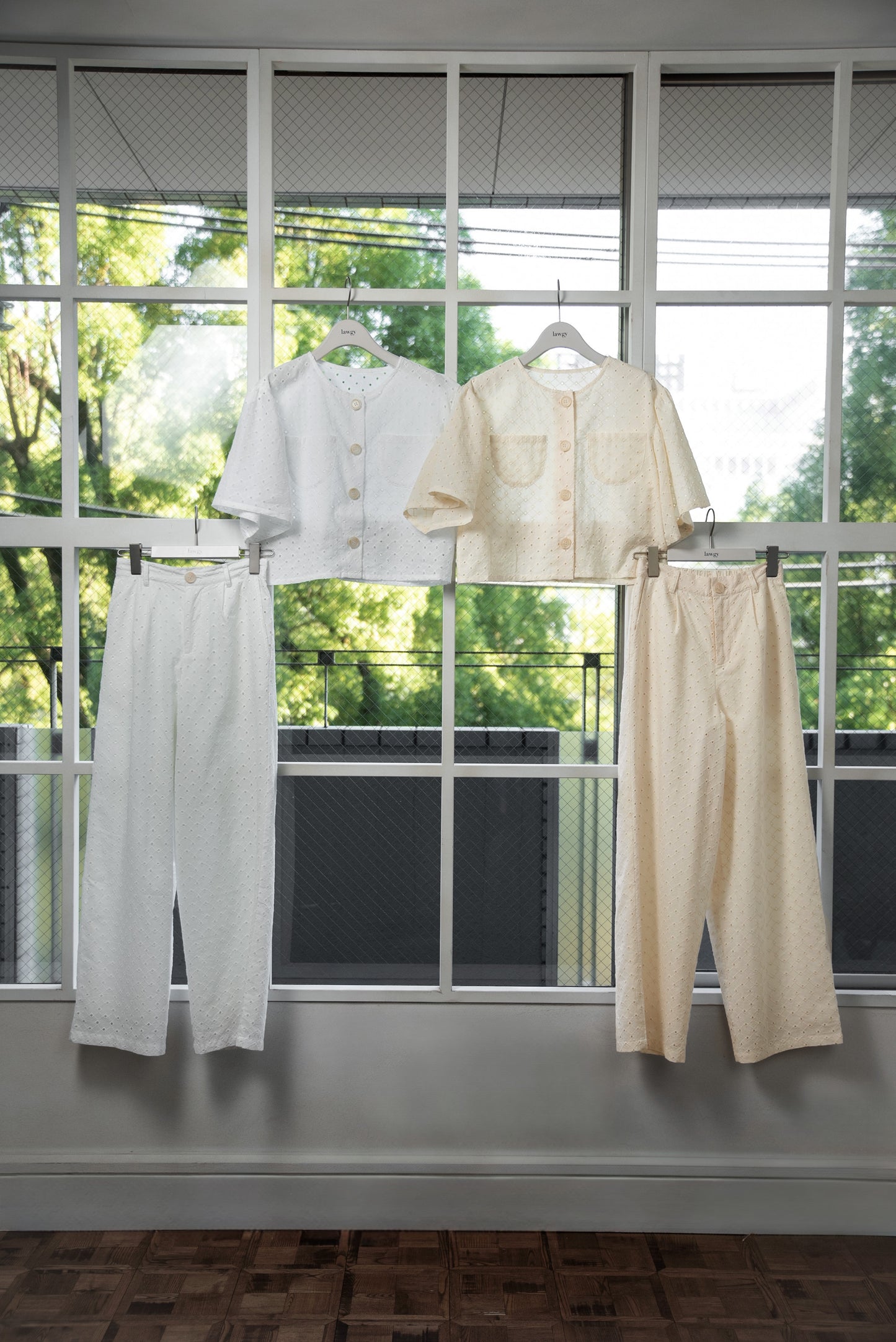 embroidery button point straight pants