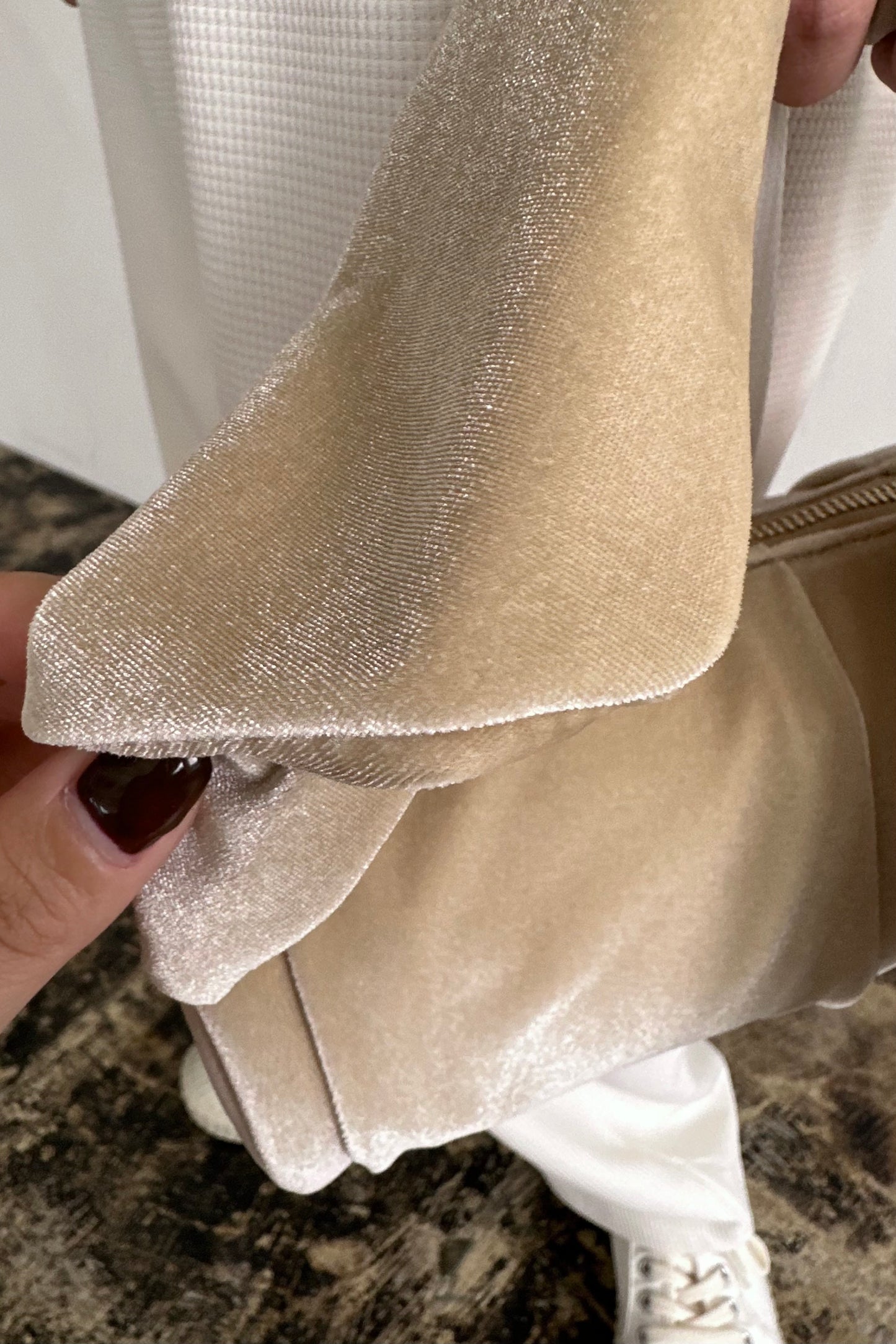 cylindrical tie design handle bag