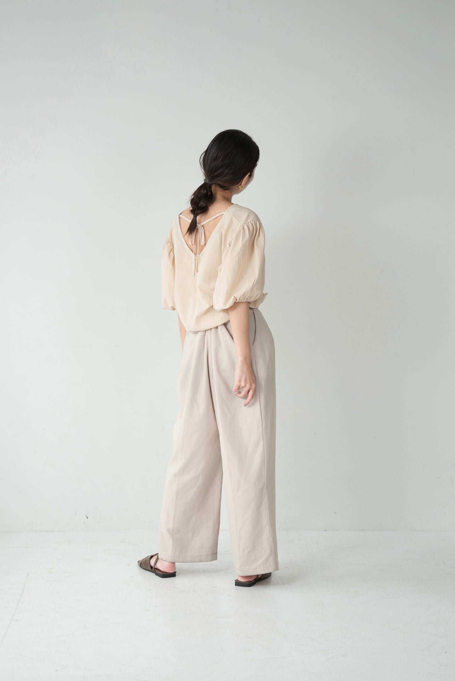 back ribbon short blouse