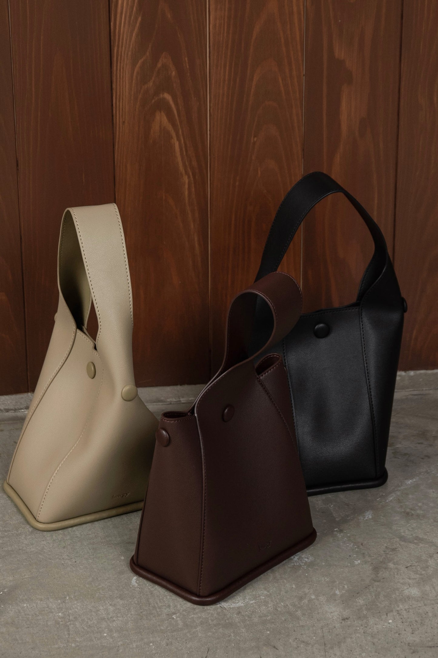 one handle button arrange bag