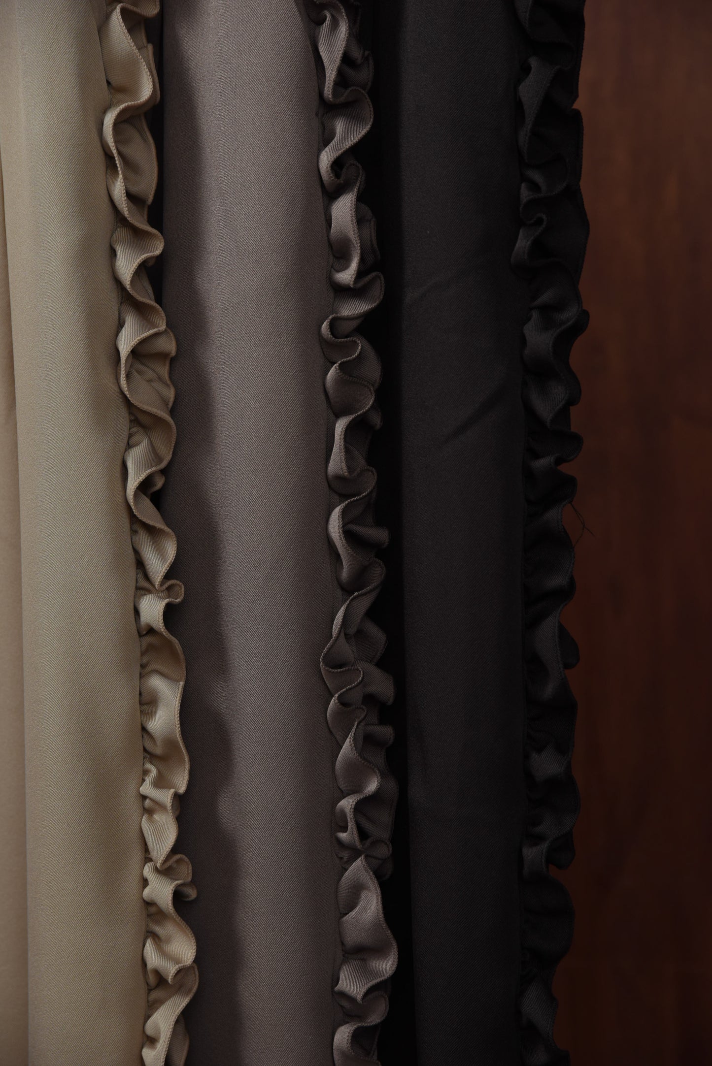 twill frill line pants